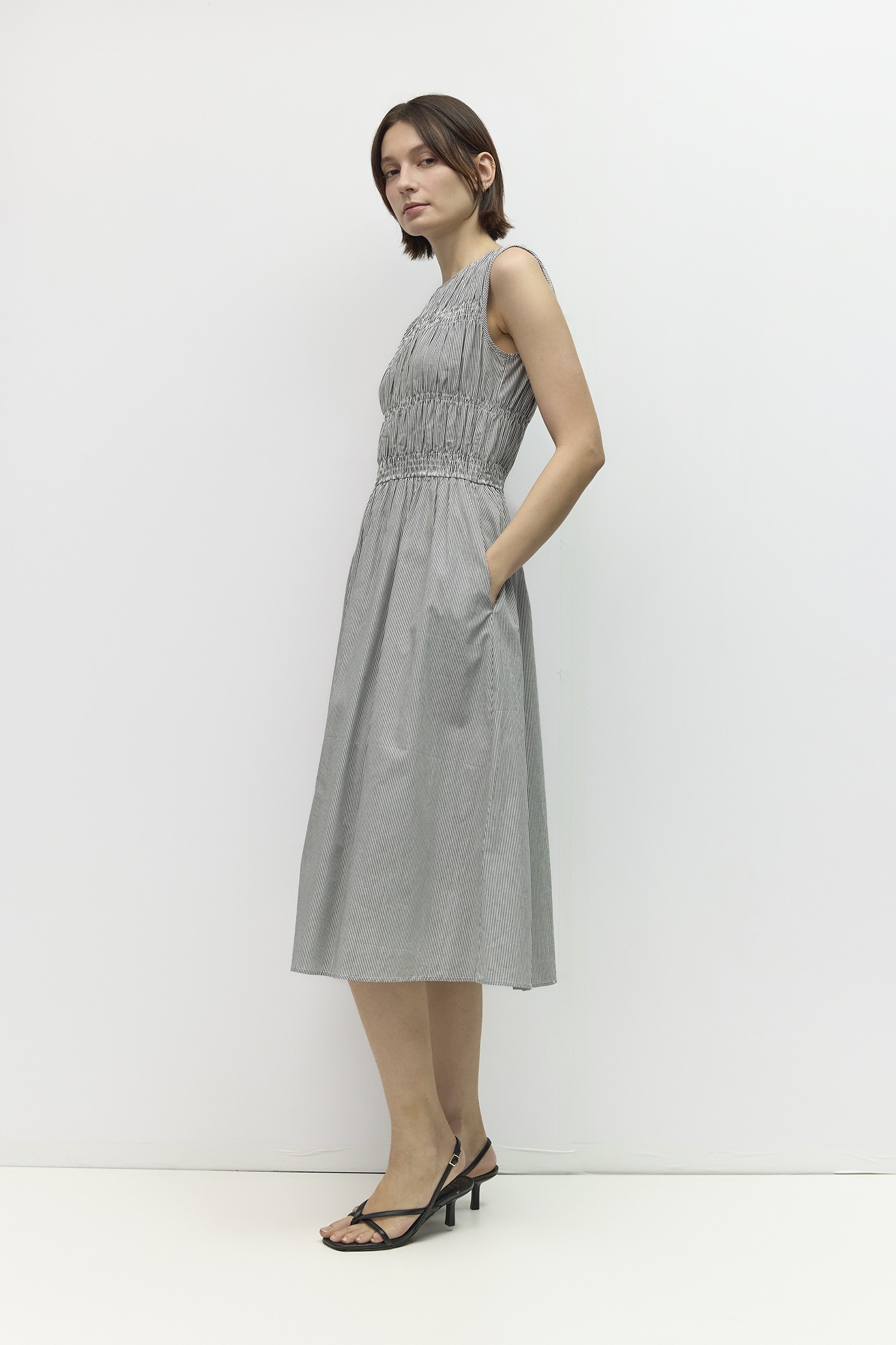 DAR0343-A-BLACK-WHITE