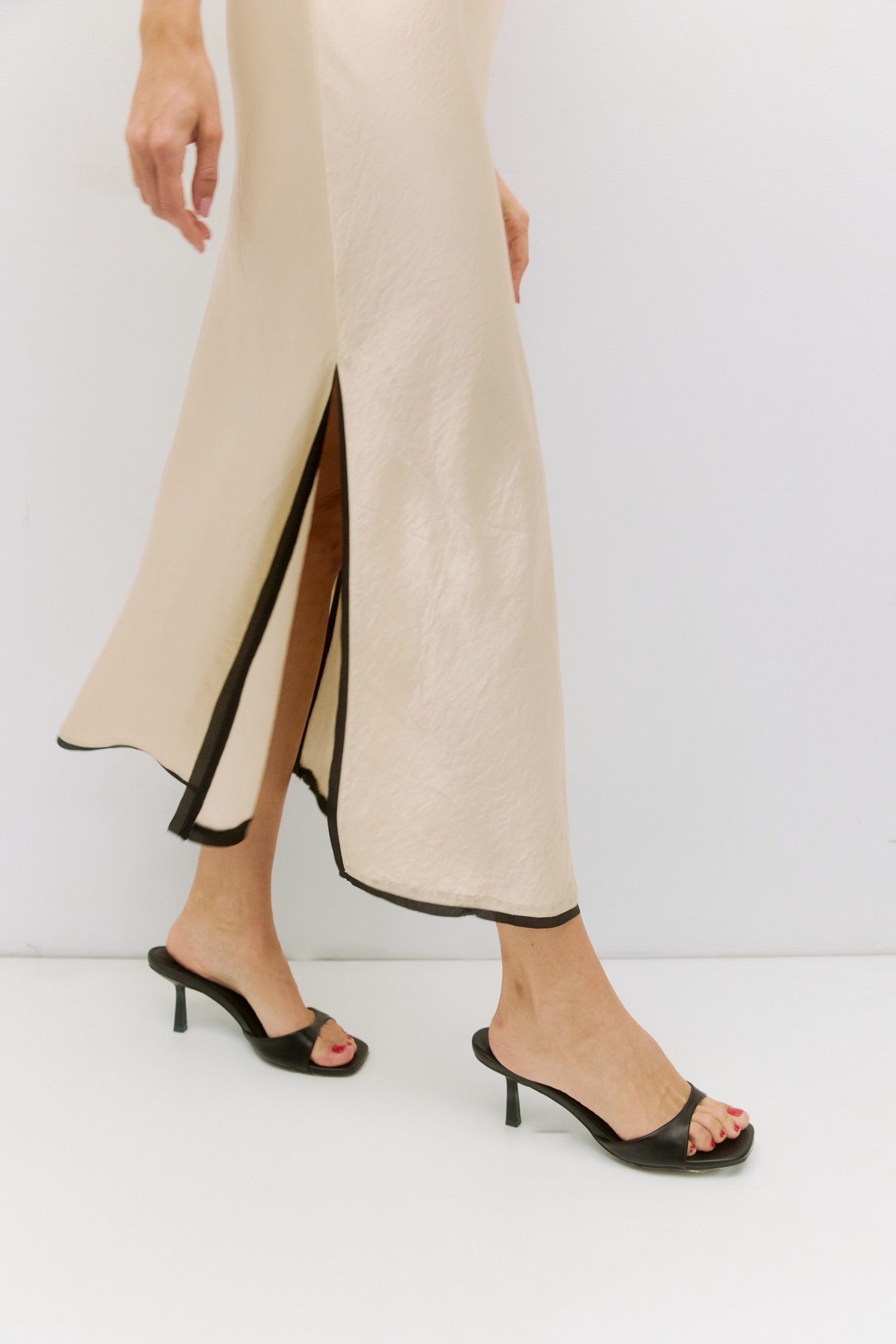 DM1547.-CREAM