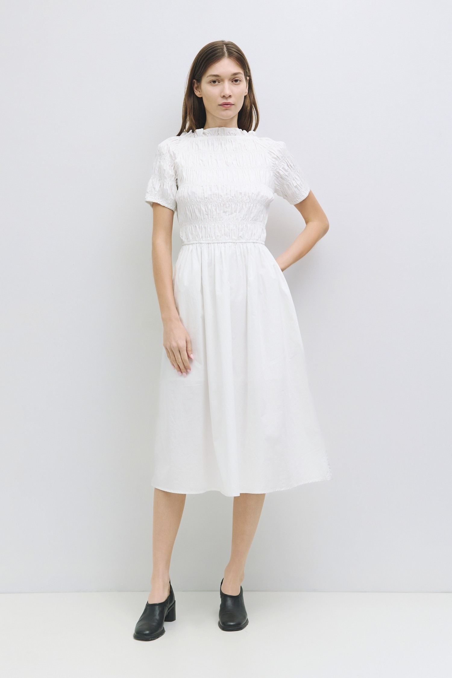 DM1568.-WHITE