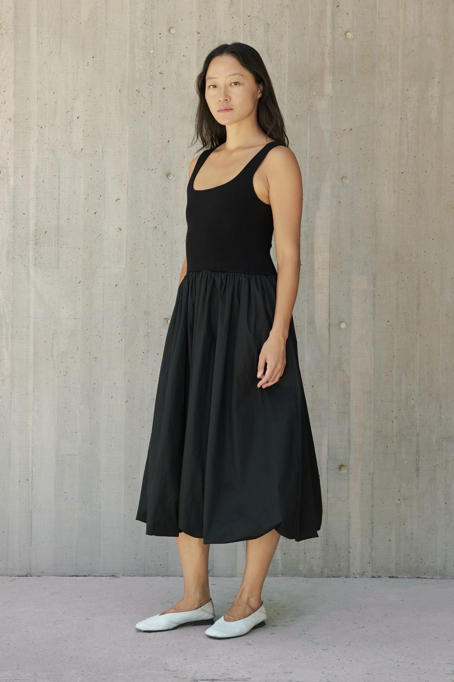 DM1571.-BLACK