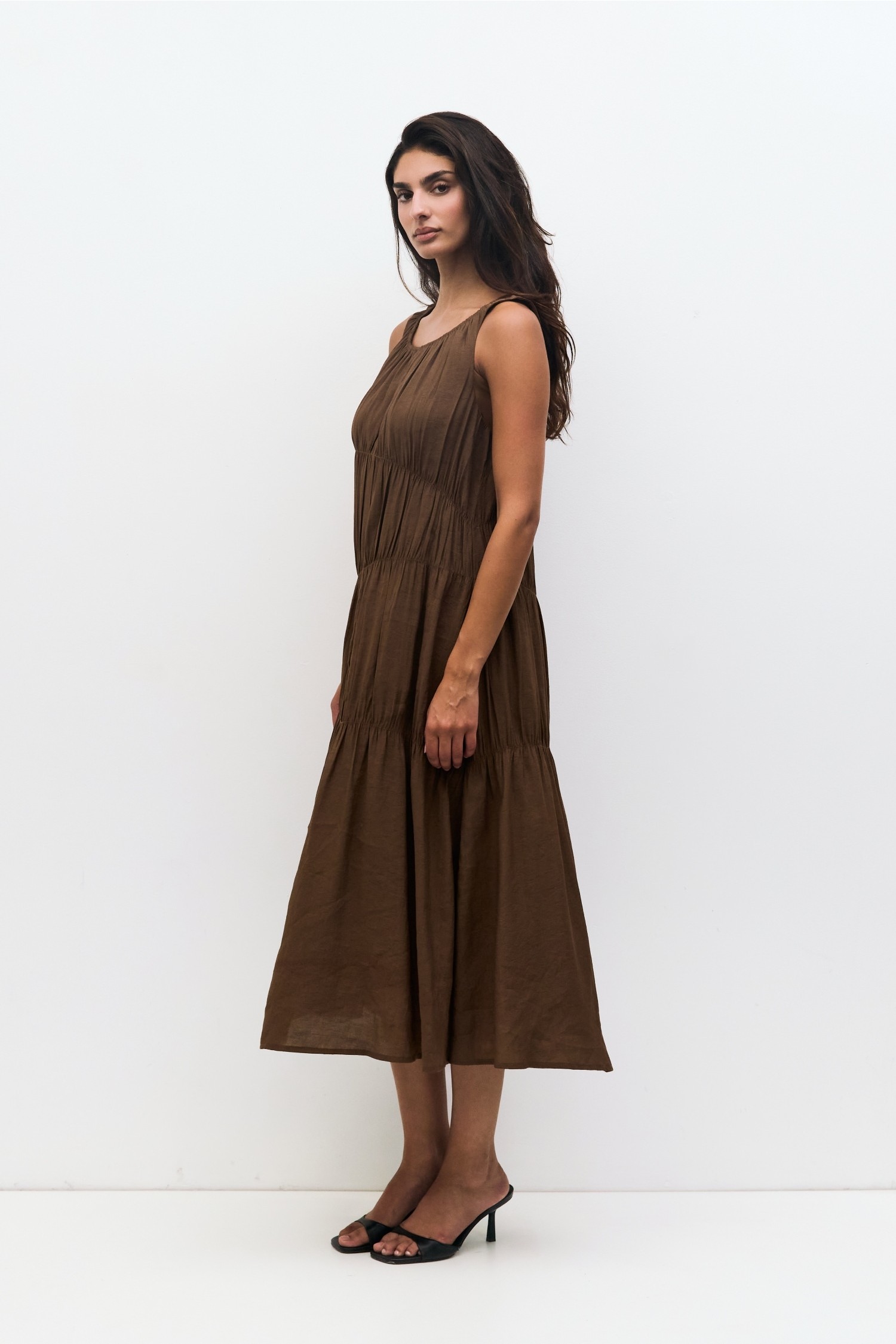 DMR0548-BROWN