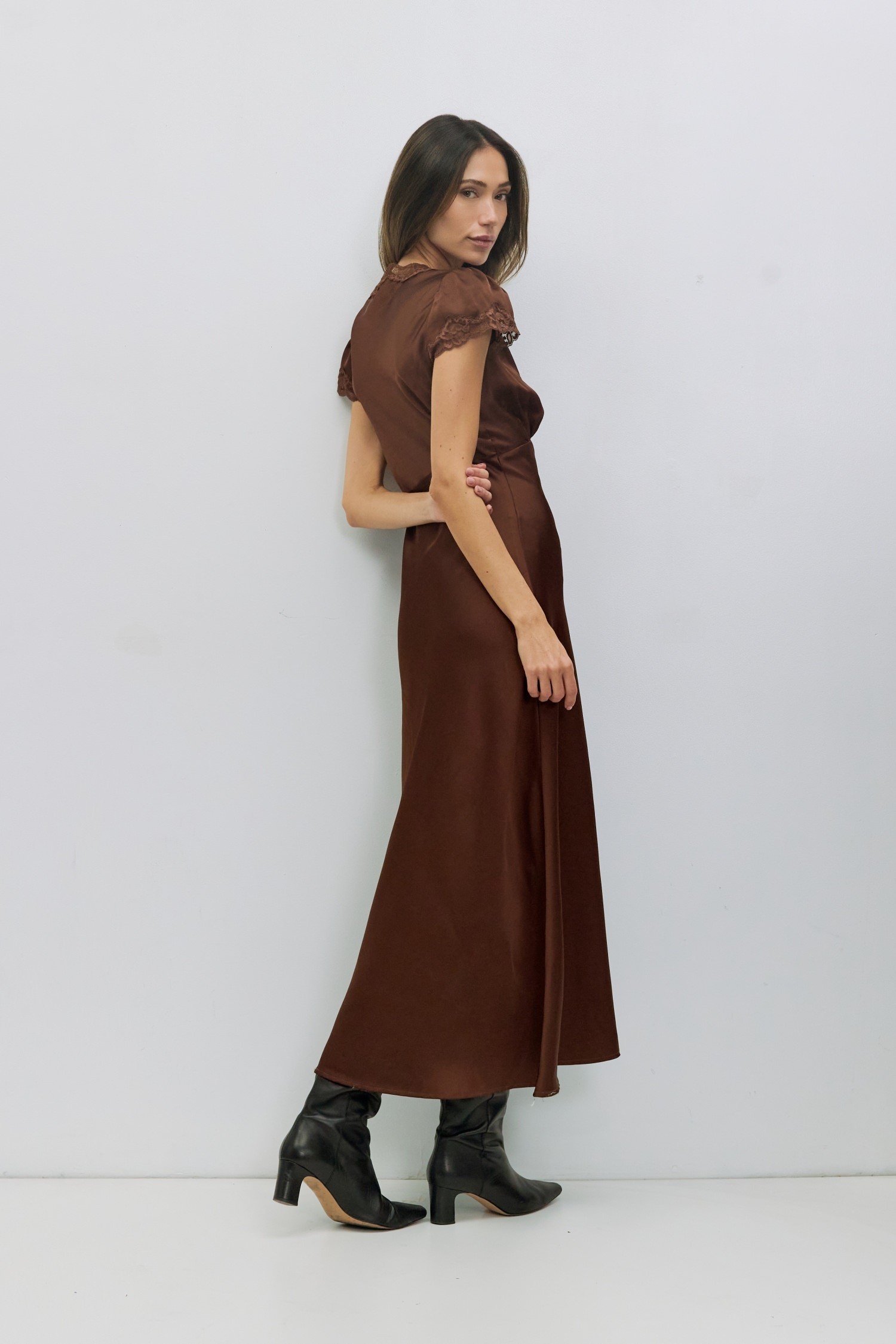DMR0573-BROWN