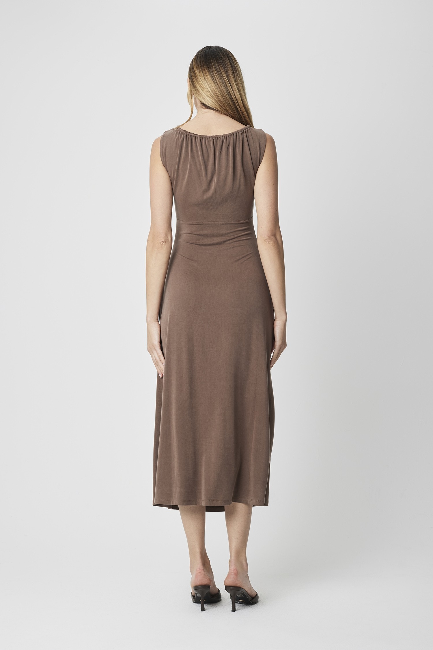 DMR0908-BROWN