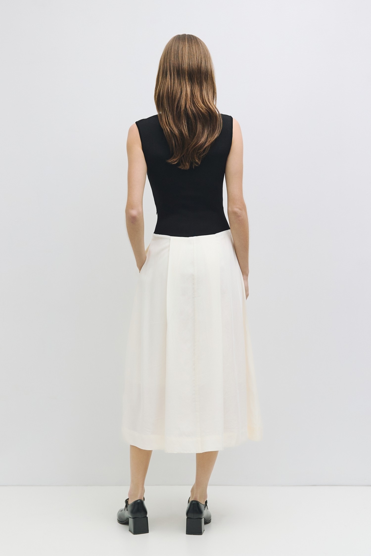 DR2725--BLACK-CREAM