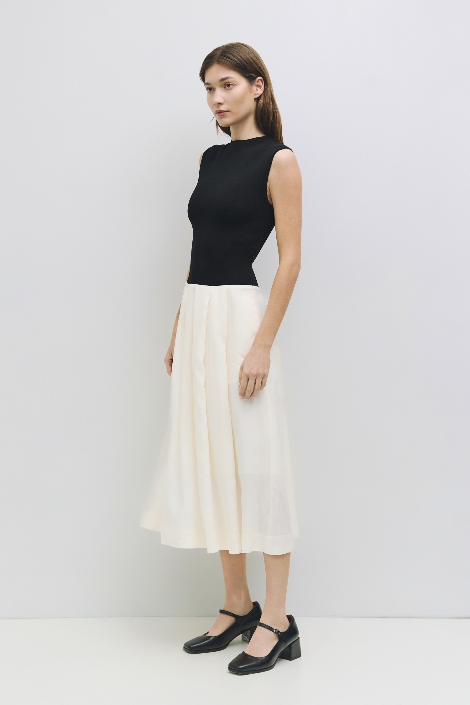 DR2725--BLACK-CREAM