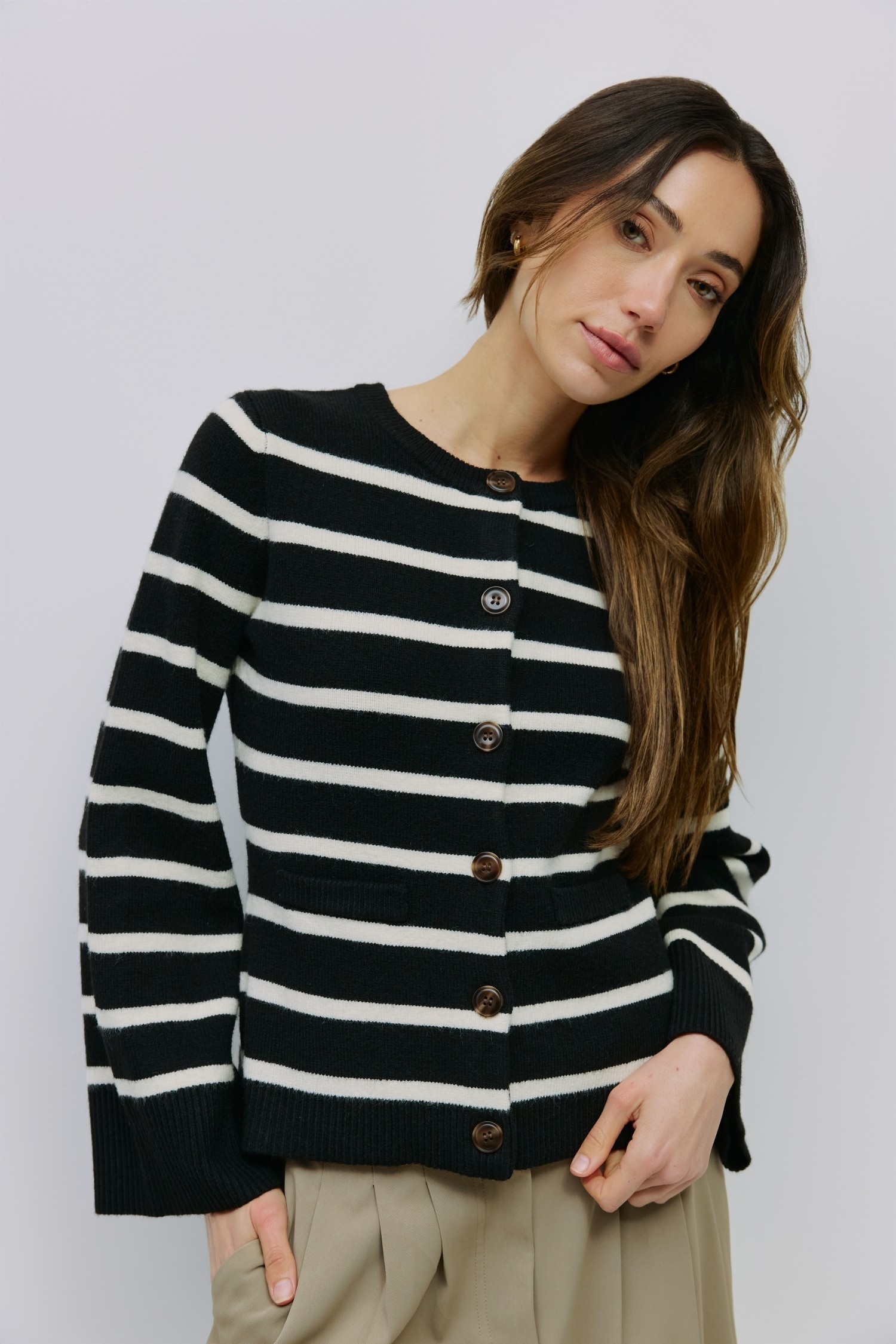 OMR0290.-BLACK-CREAM