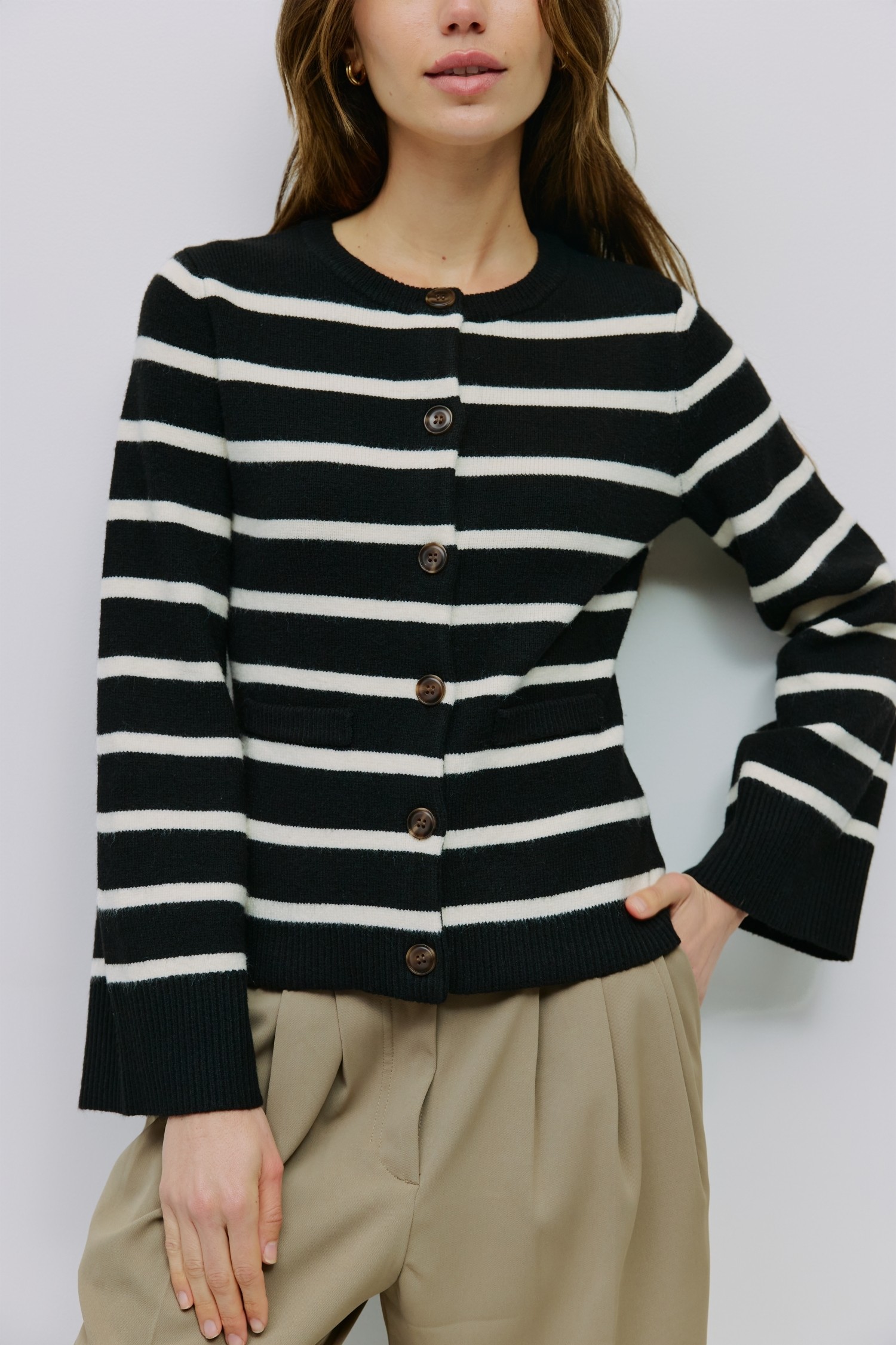 OMR0290.-BLACK-CREAM