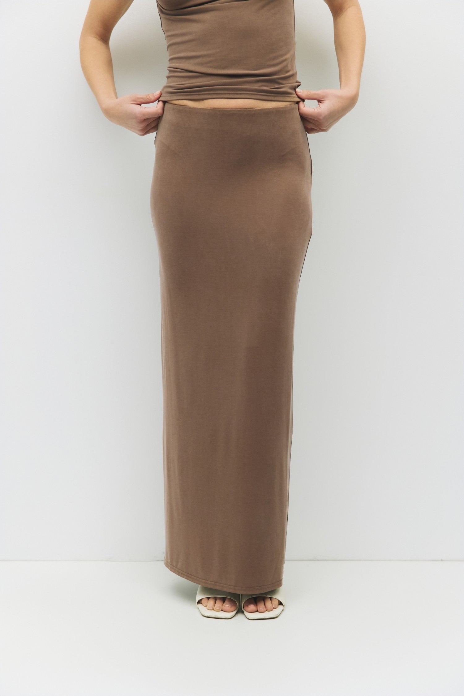 SK2152.-BROWN