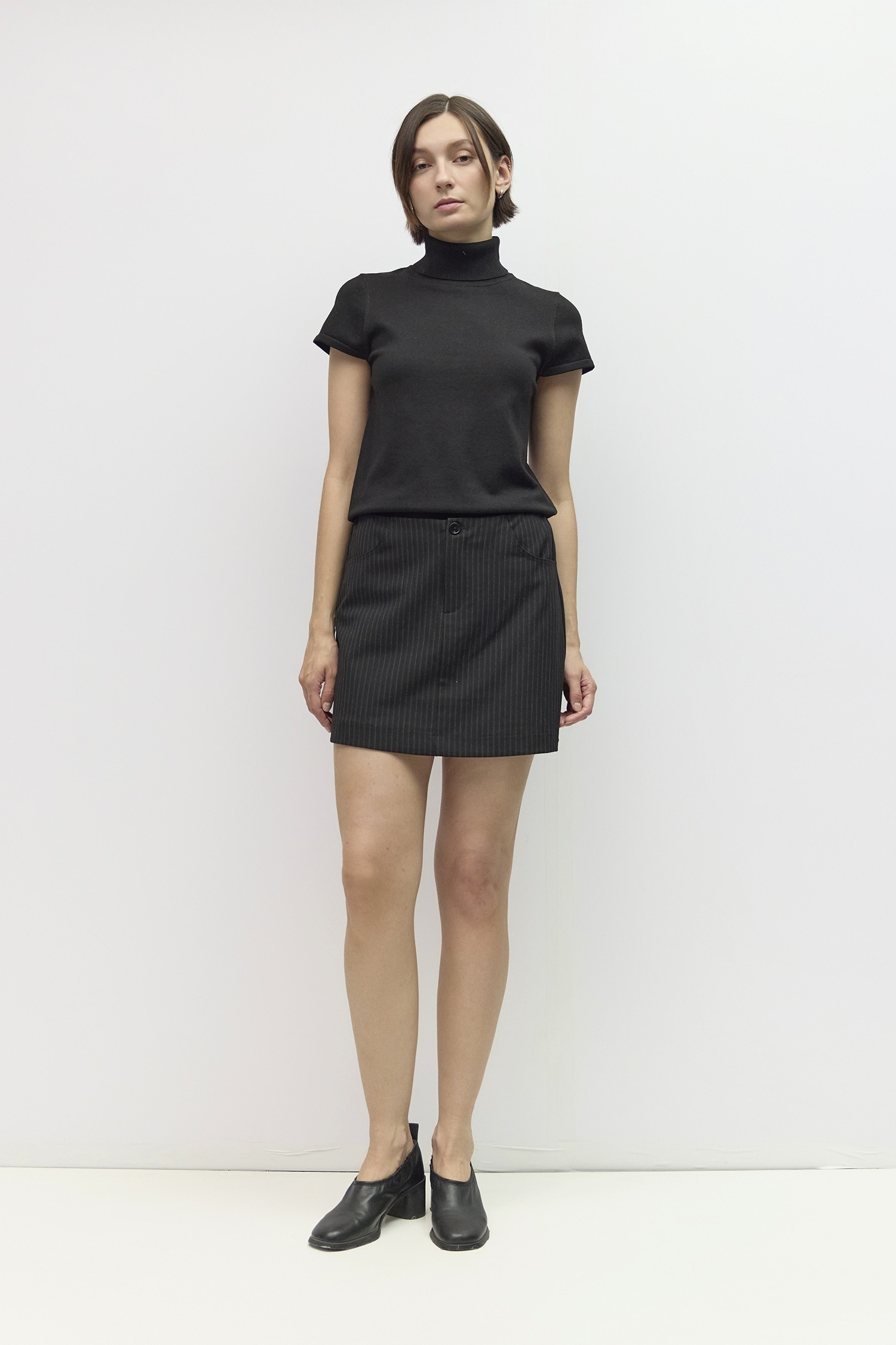 SMR1117-BLACK