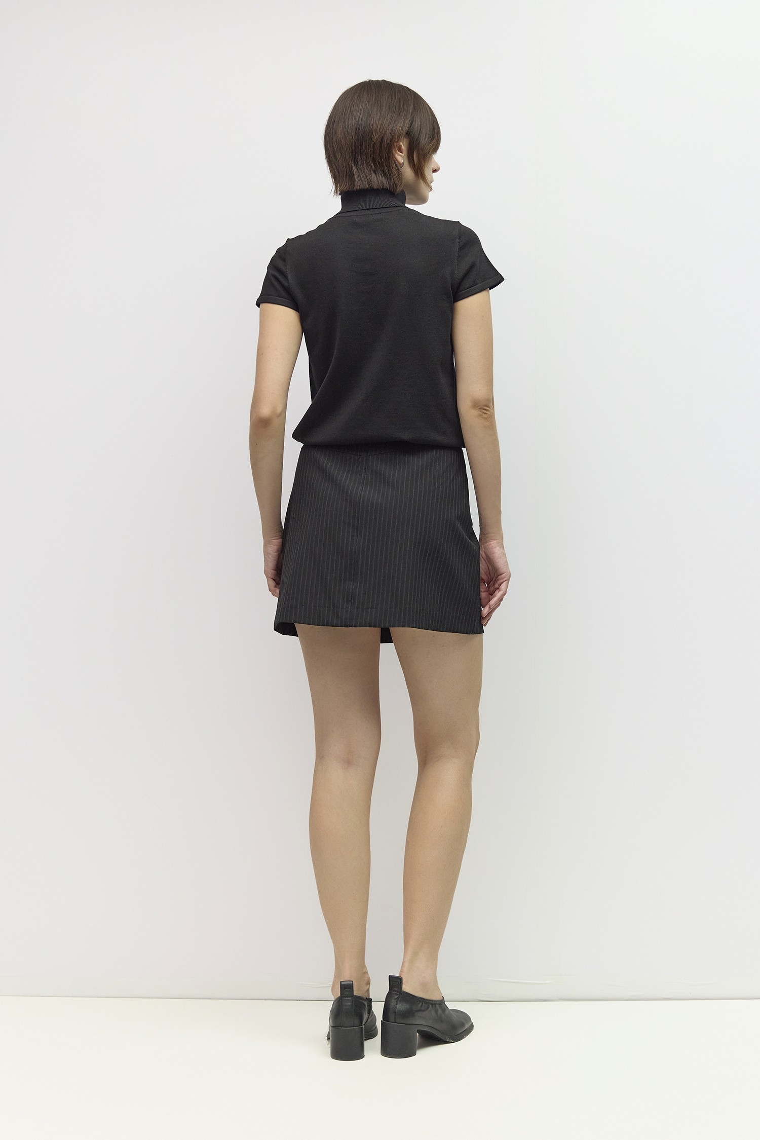 SMR1117-BLACK