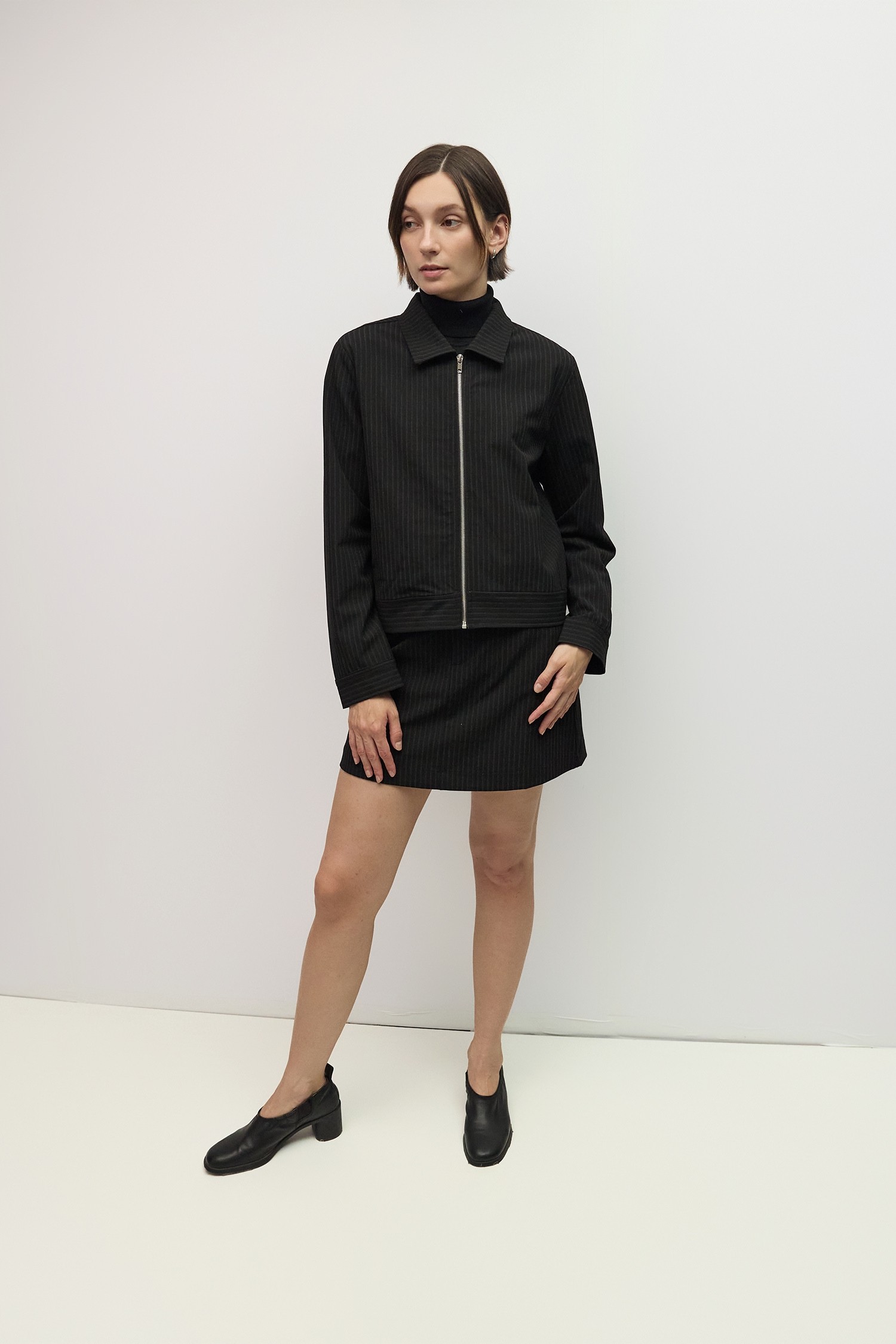 SMR1117-BLACK