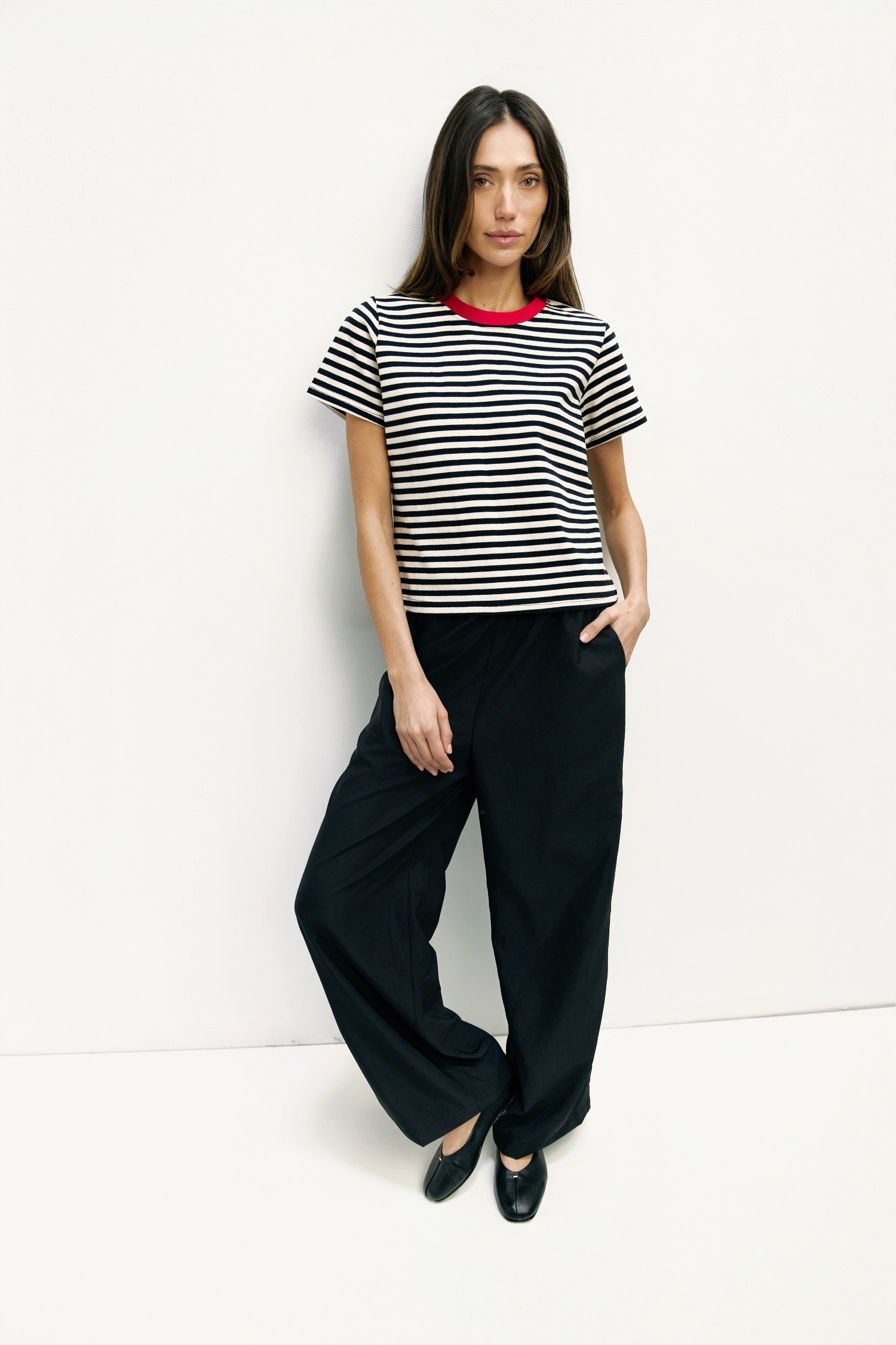 TAR0142-BLACK-WHITE-RED