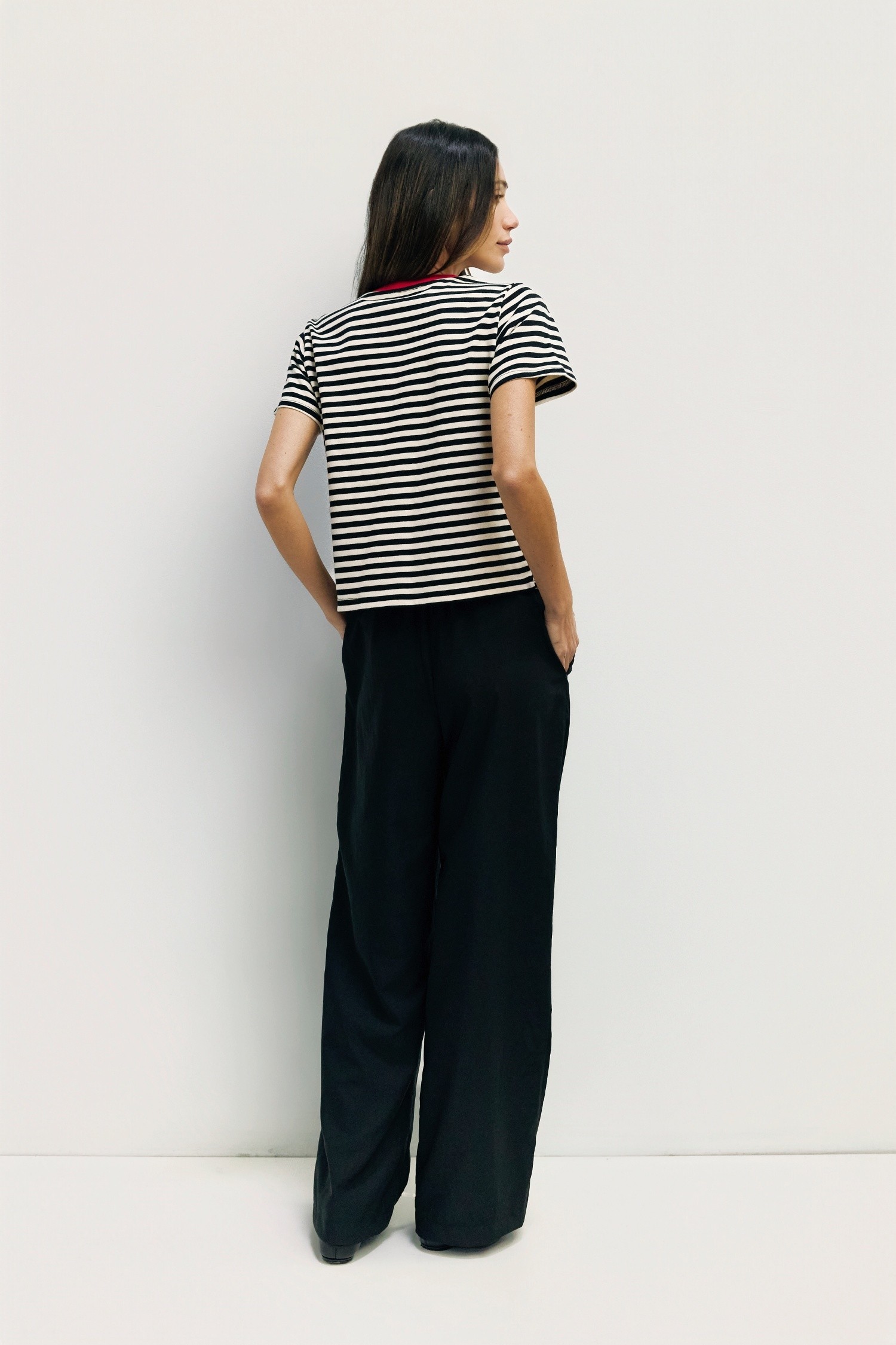 TAR0142-BLACK-WHITE-RED