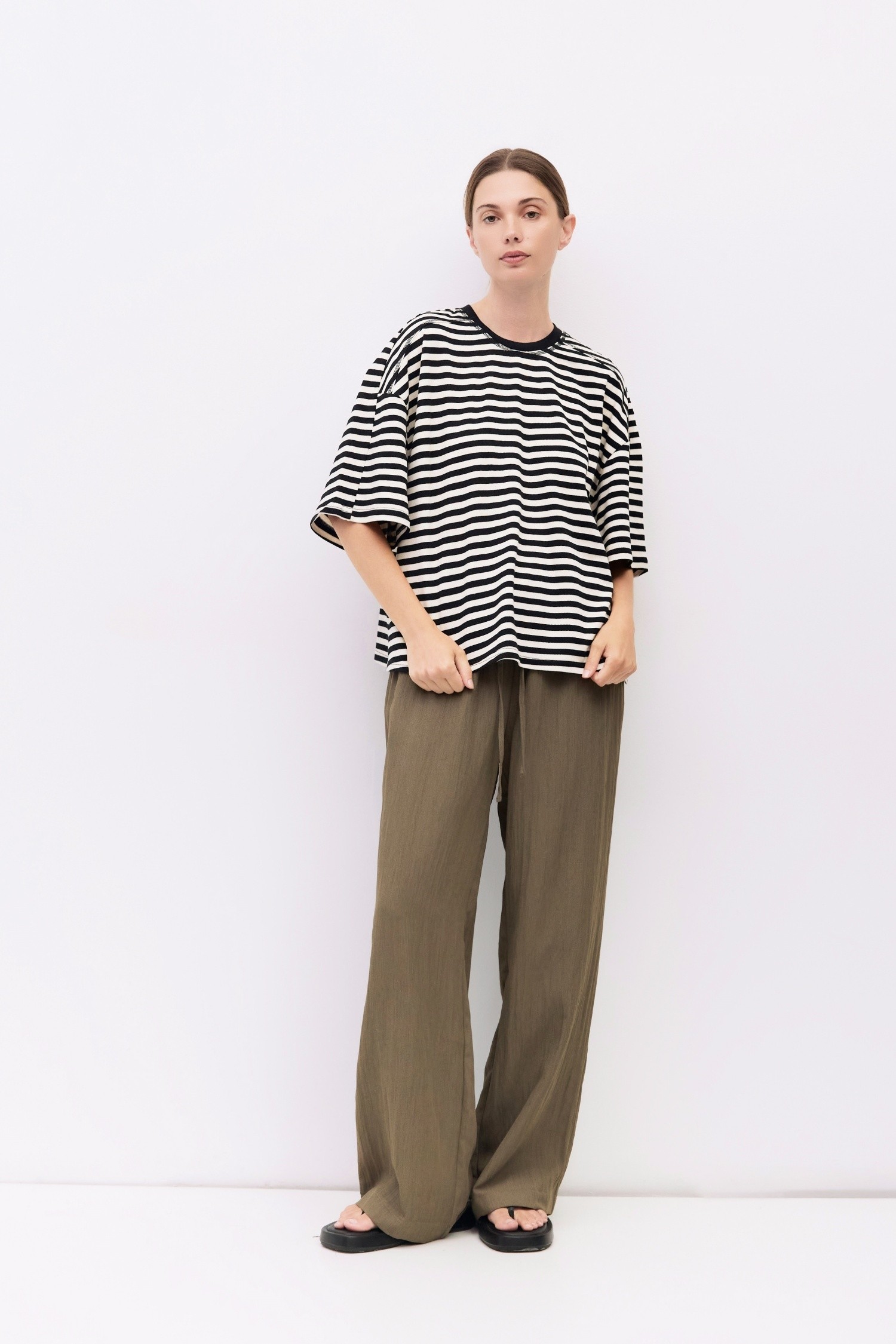 TAR0390-BLACK-WHITE