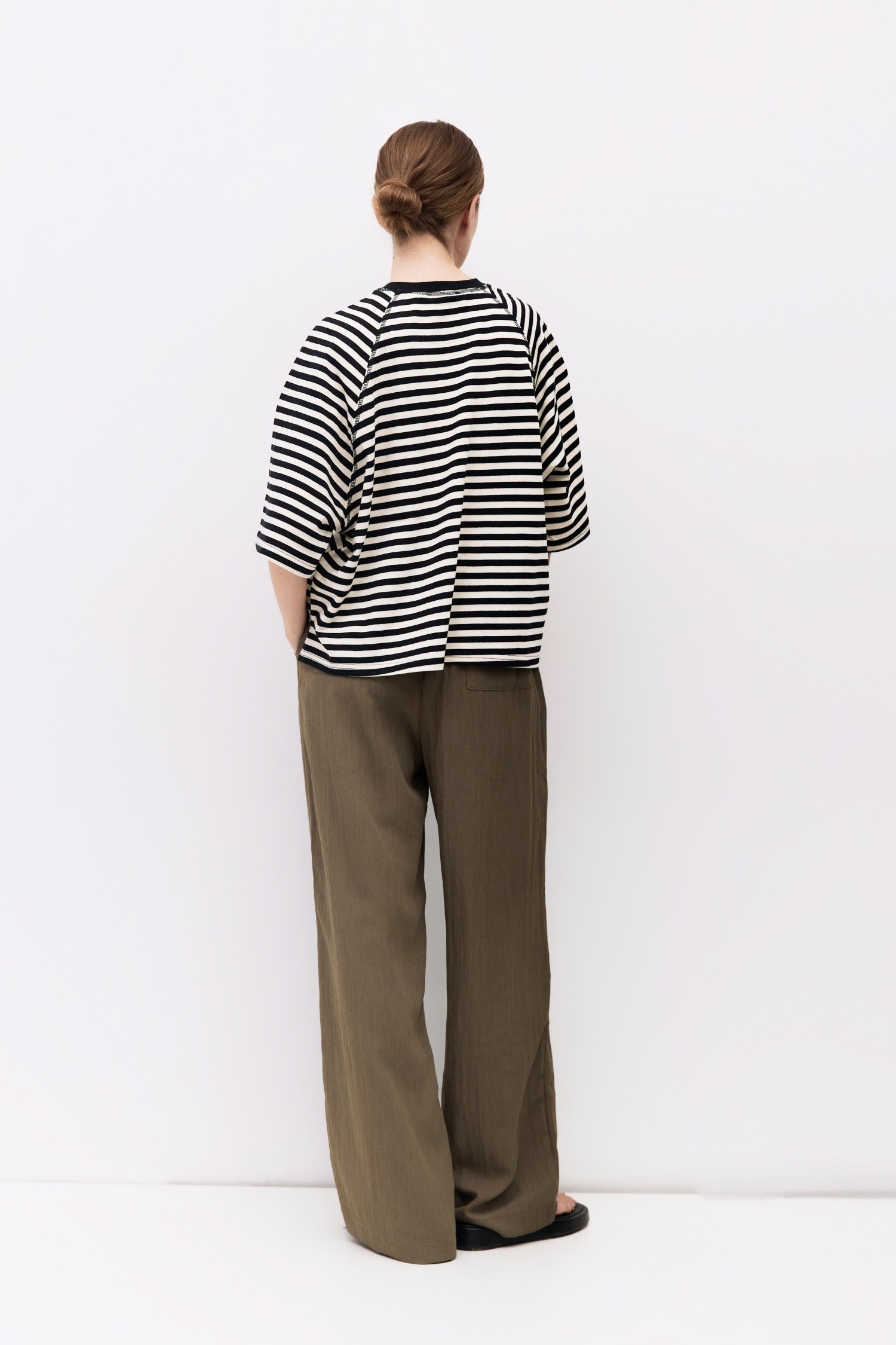 TAR0390-BLACK-WHITE