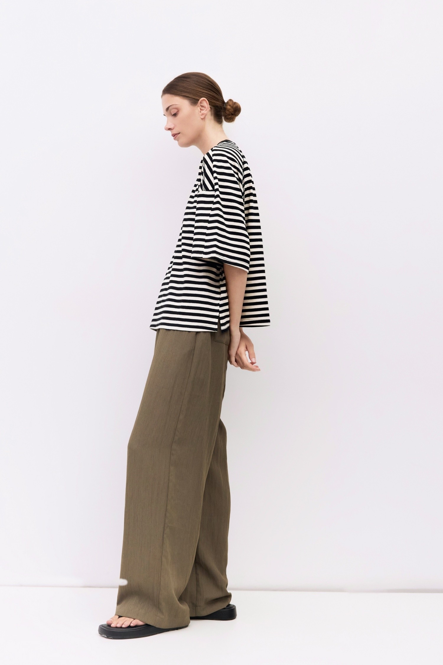 TAR0390-BLACK-WHITE