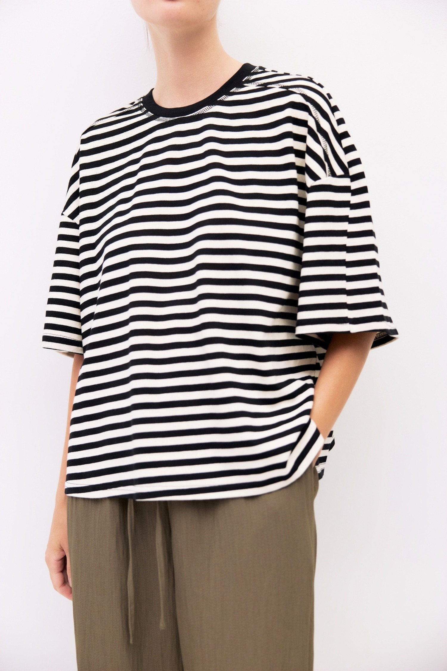 TAR0390-BLACK-WHITE