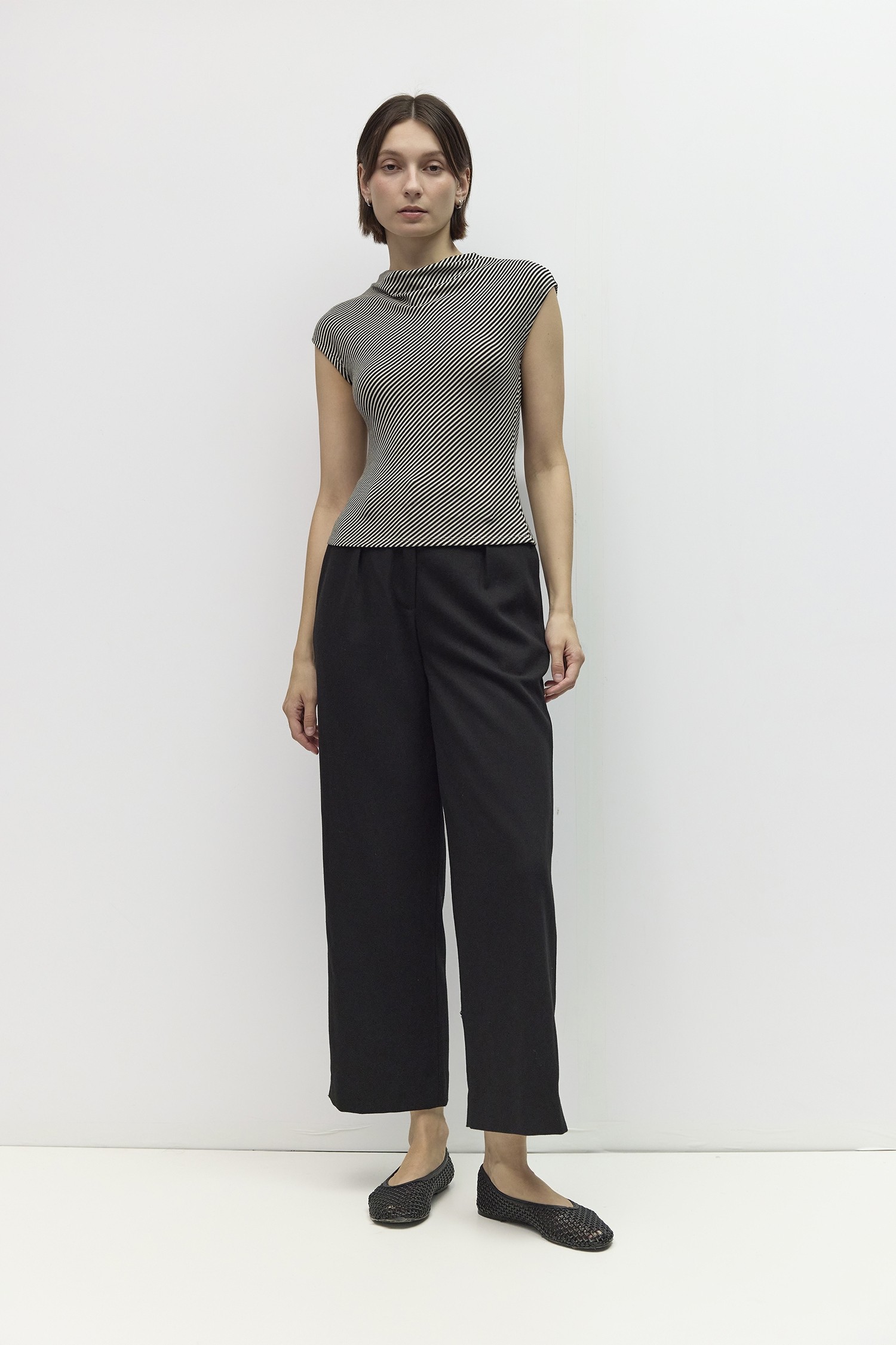 TAR1390-BLACK/WHITE
