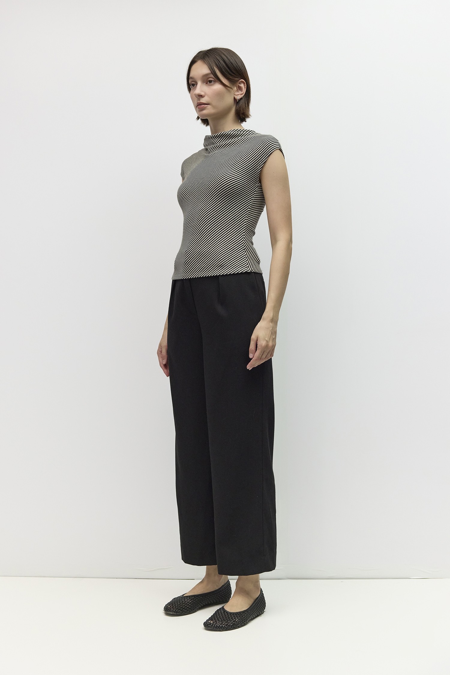 TAR1390-BLACK/WHITE