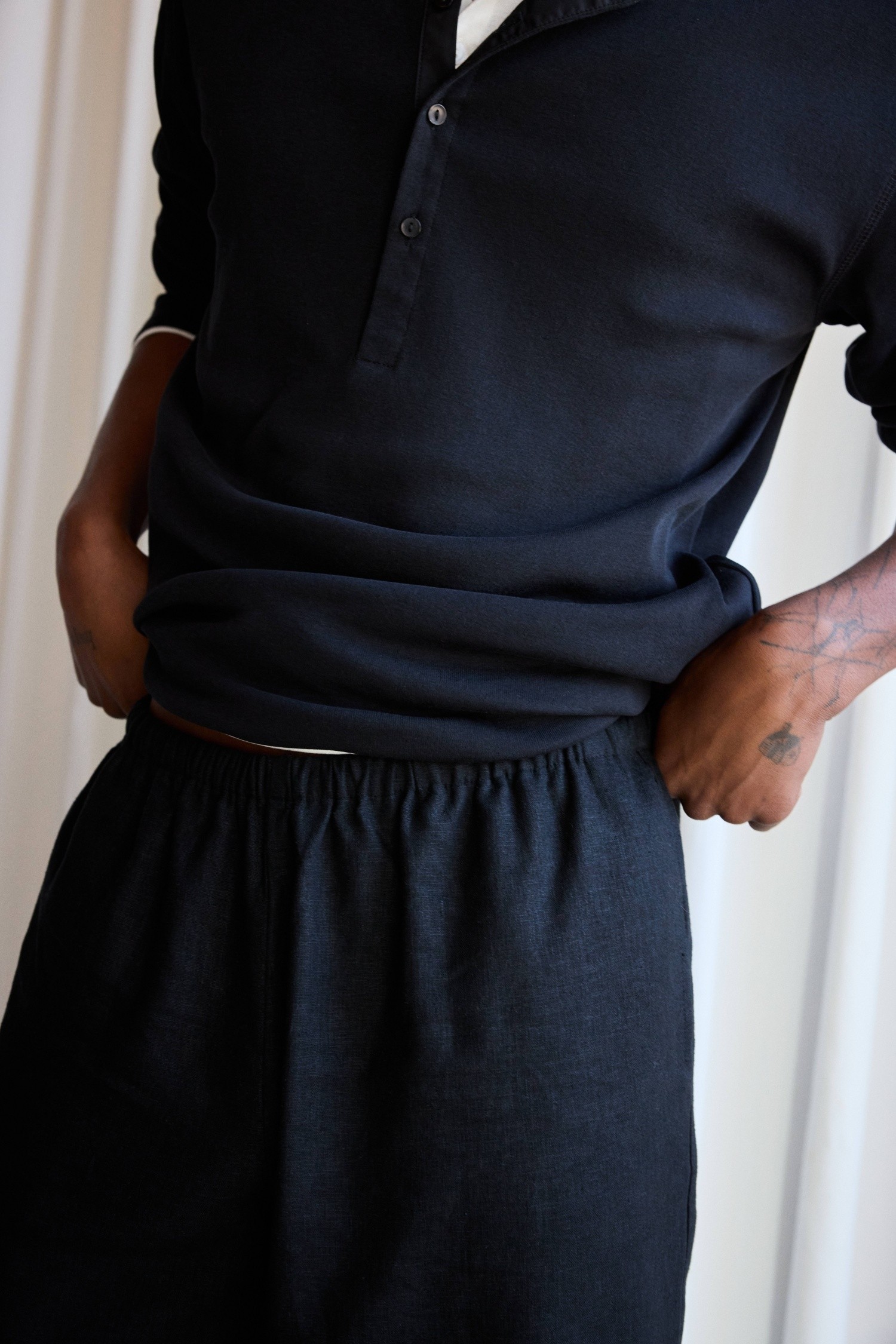 TCM1748.-BLACK