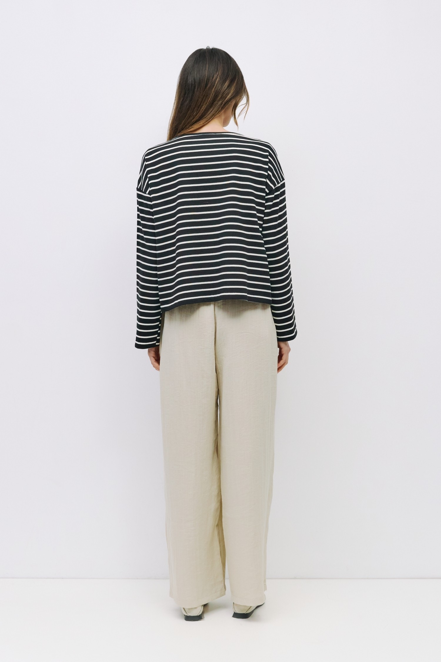 TM2139-BLACK-WHITE