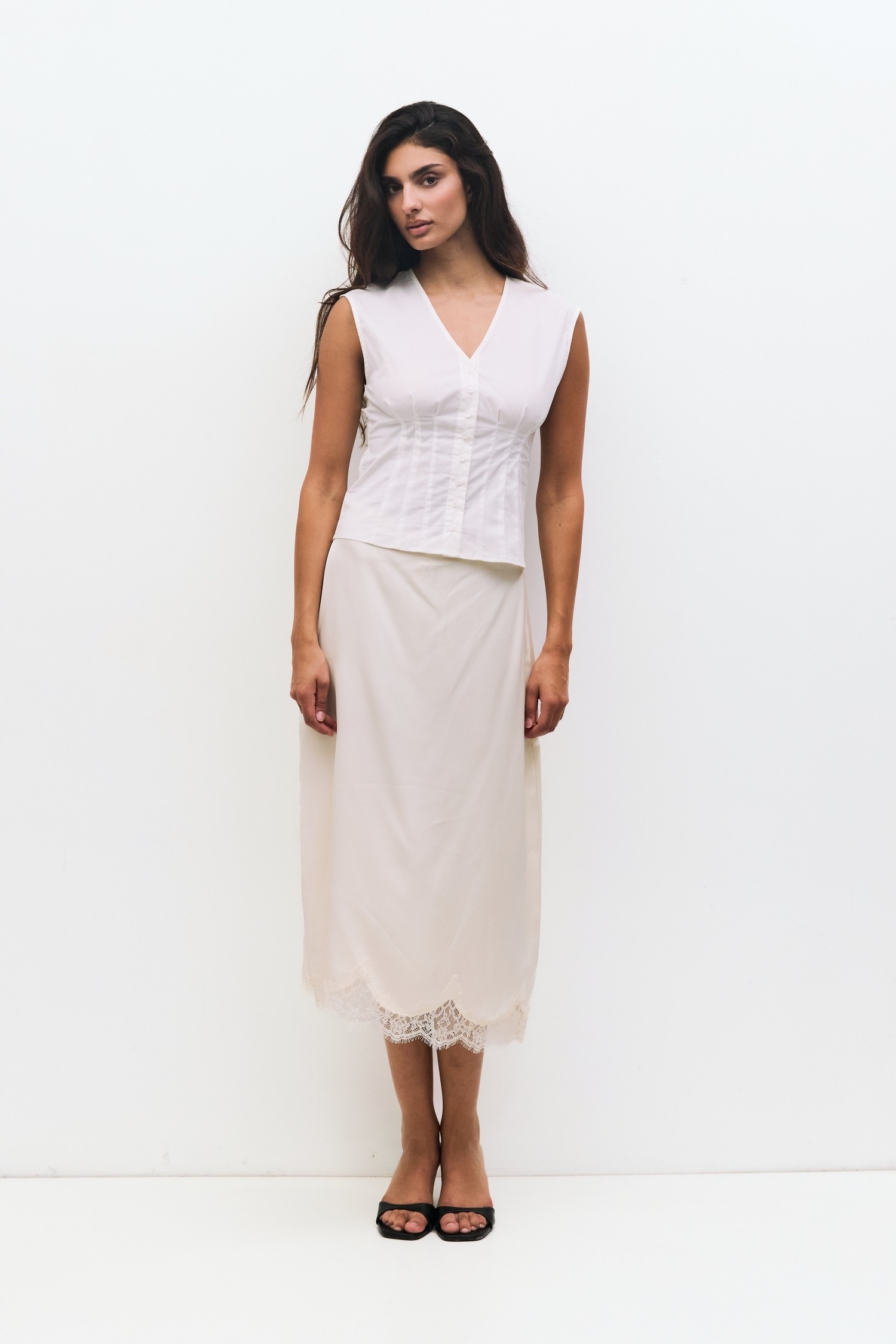 TMR0695-WHITE