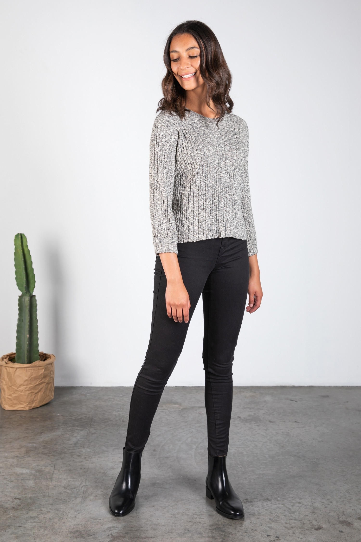 TR2594-BLACK/IVORY