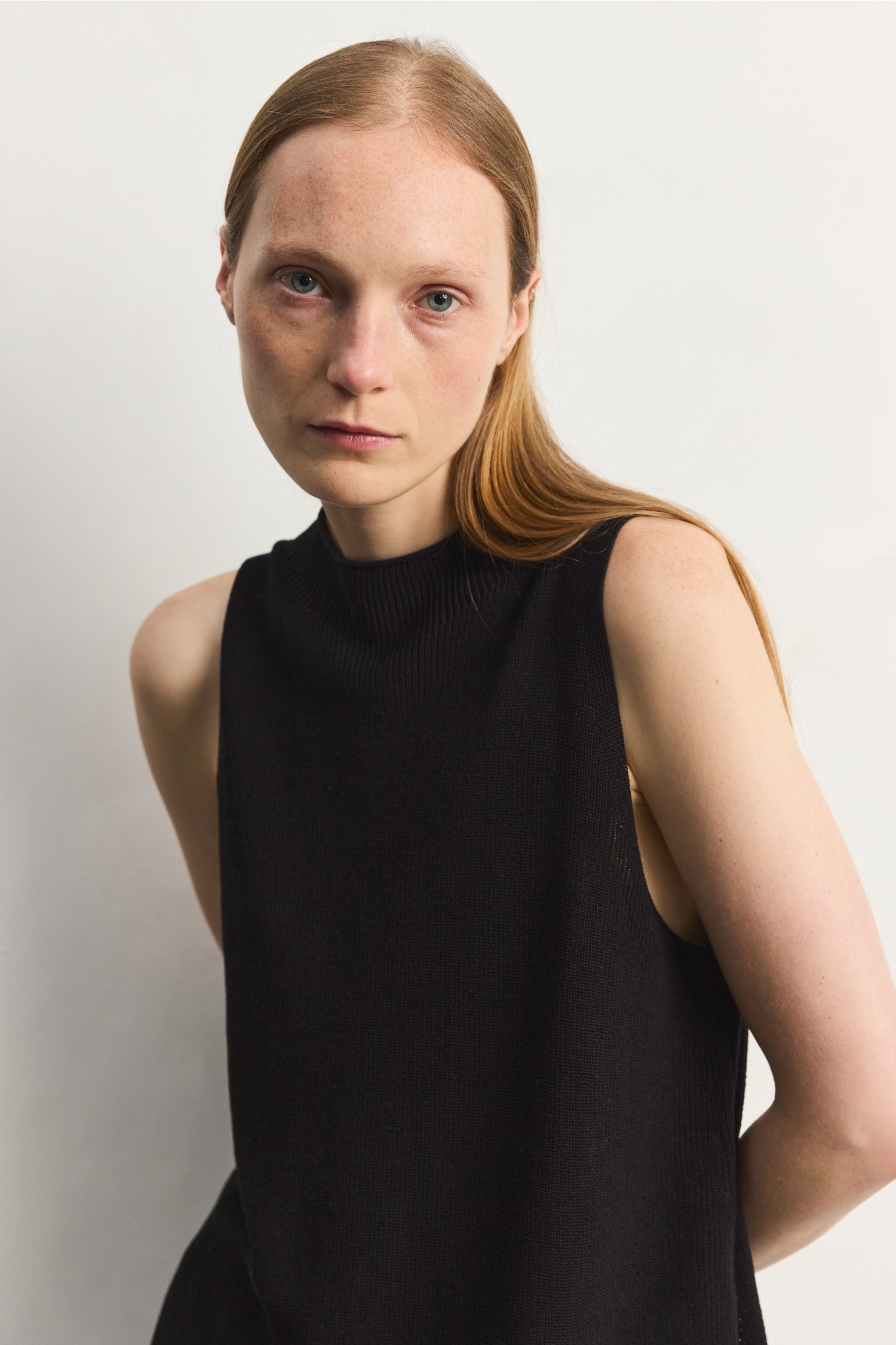 TR3588-BLACK