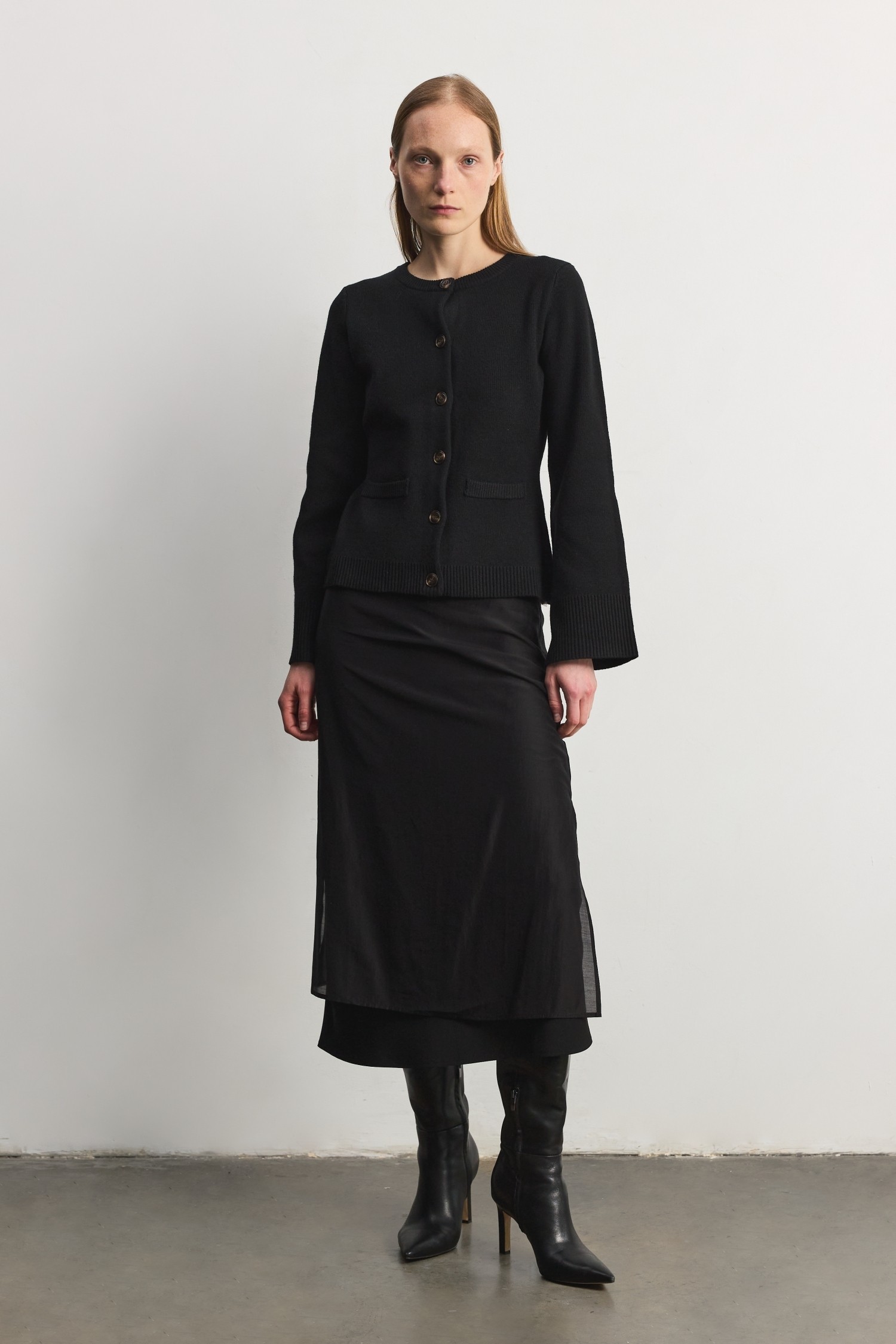 TR3632.-BLACK