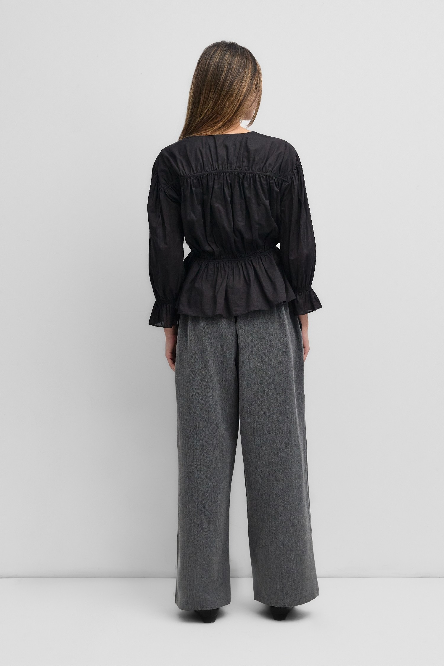 TR3664.-BLACK