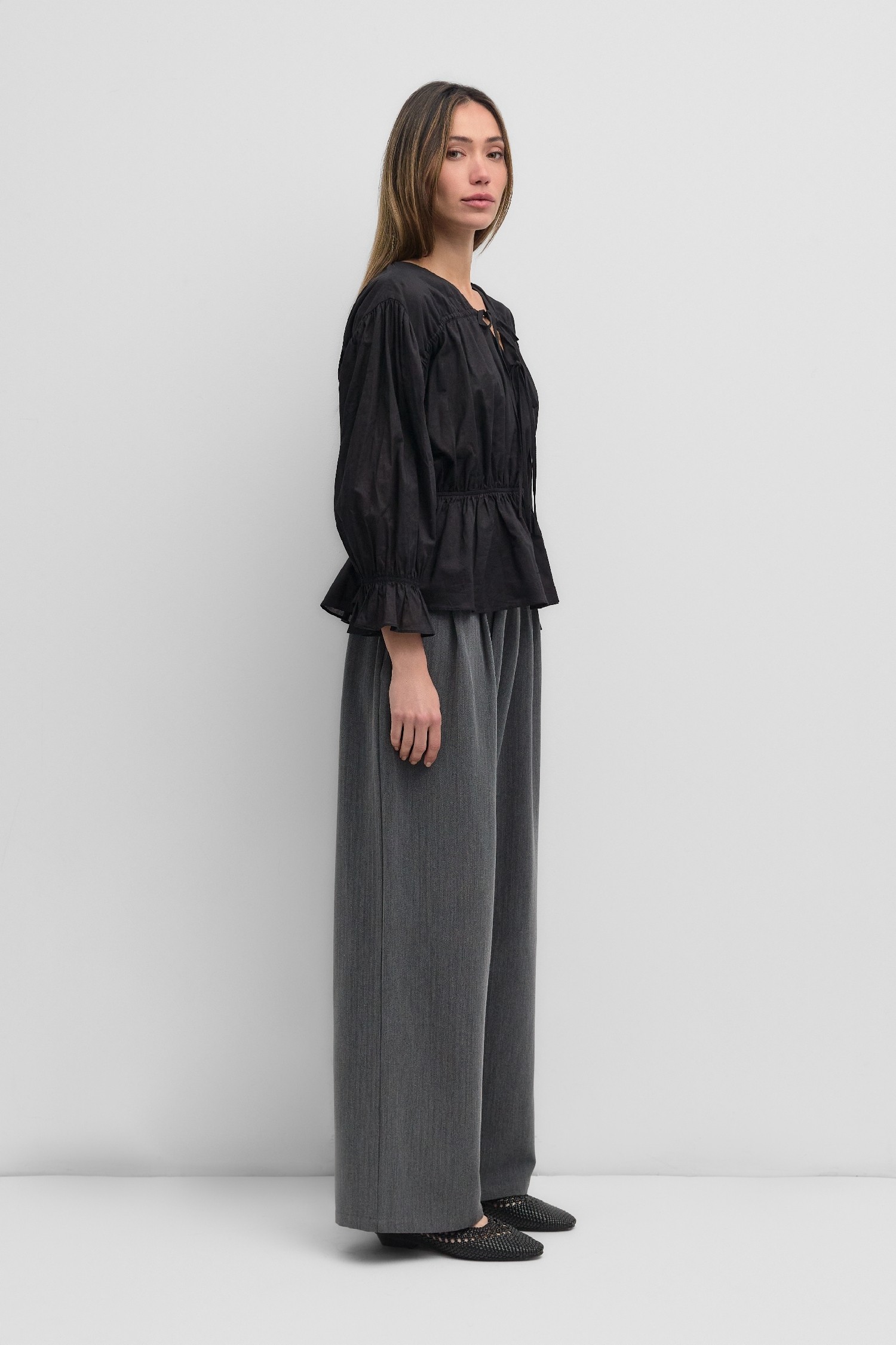 TR3664.-BLACK