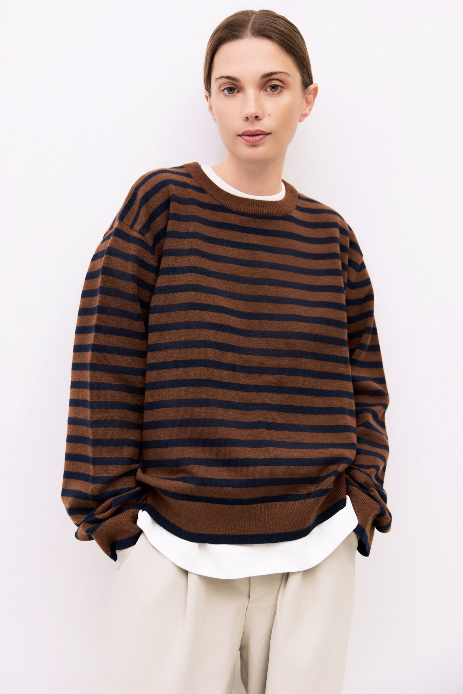 TR3800.-NAVY/BROWN