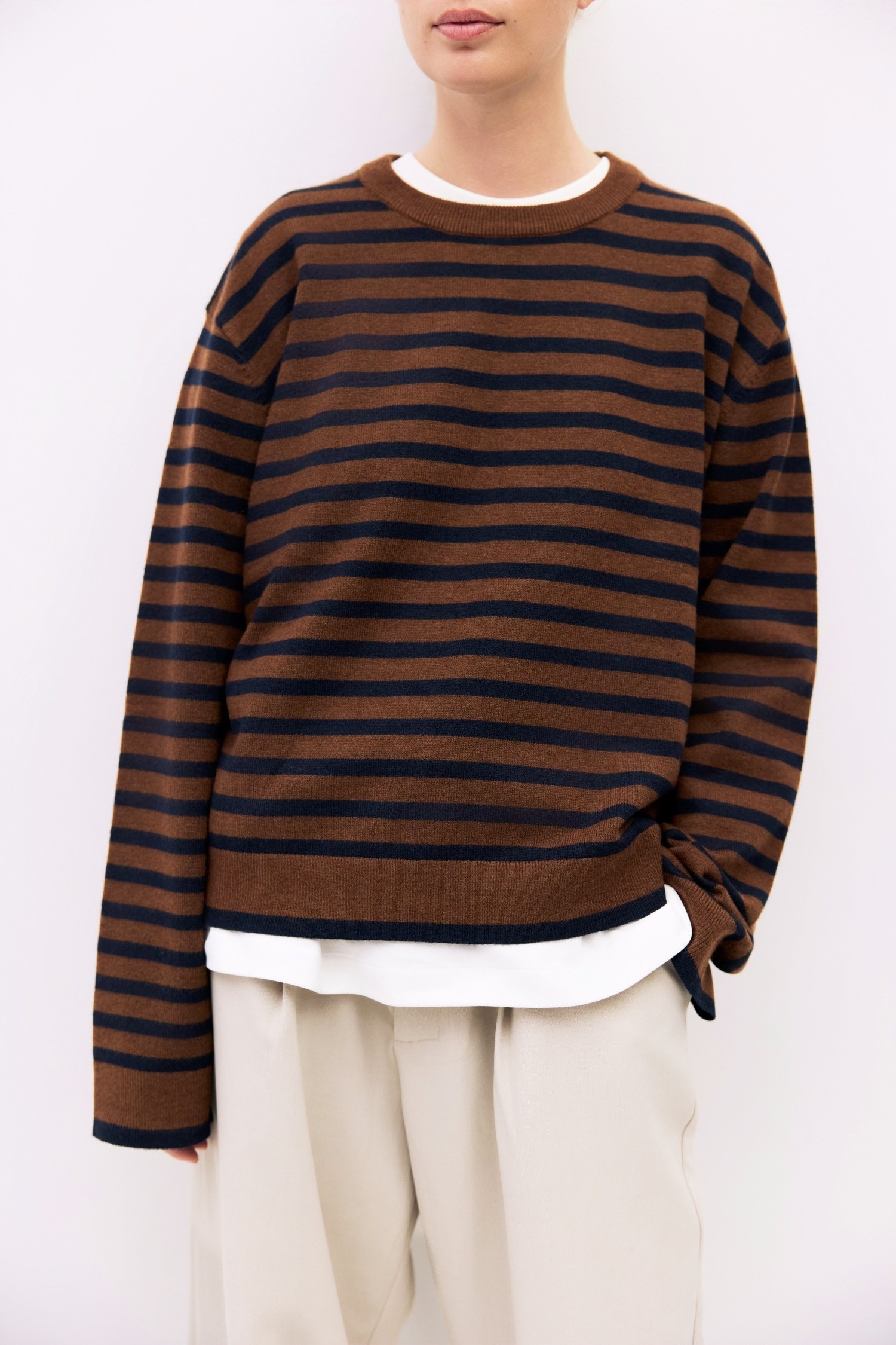 TR3800.-NAVY/BROWN