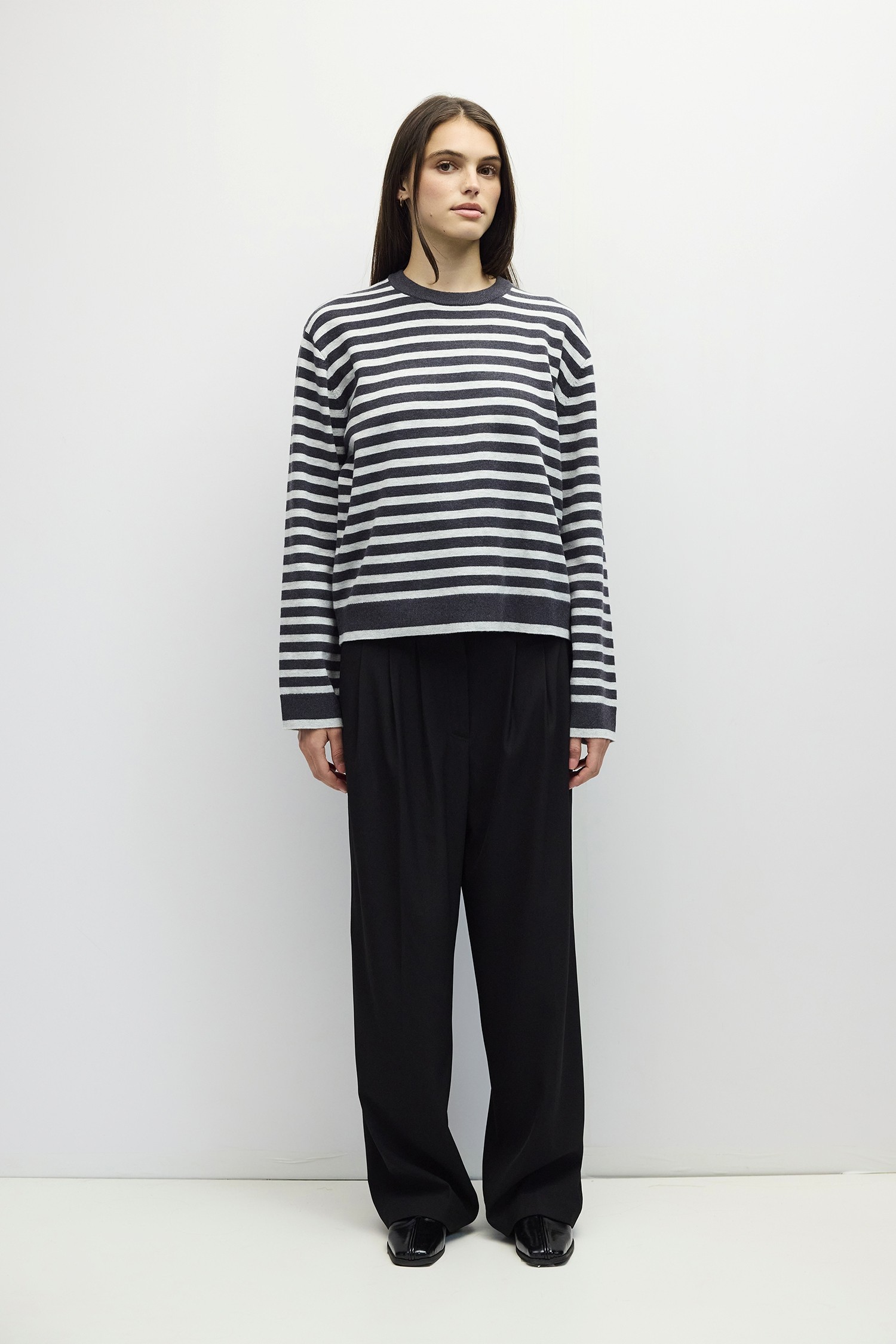TR3800.-NAVY-H GREY