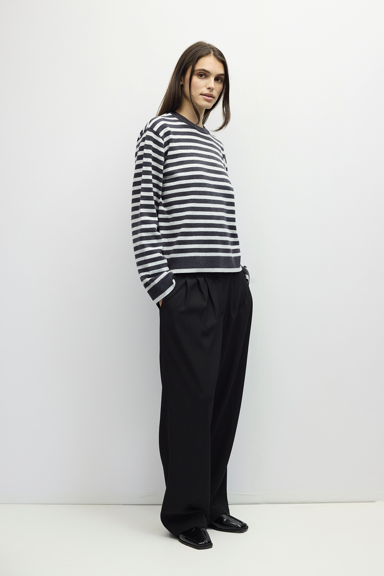 TR3800.-NAVY-H GREY