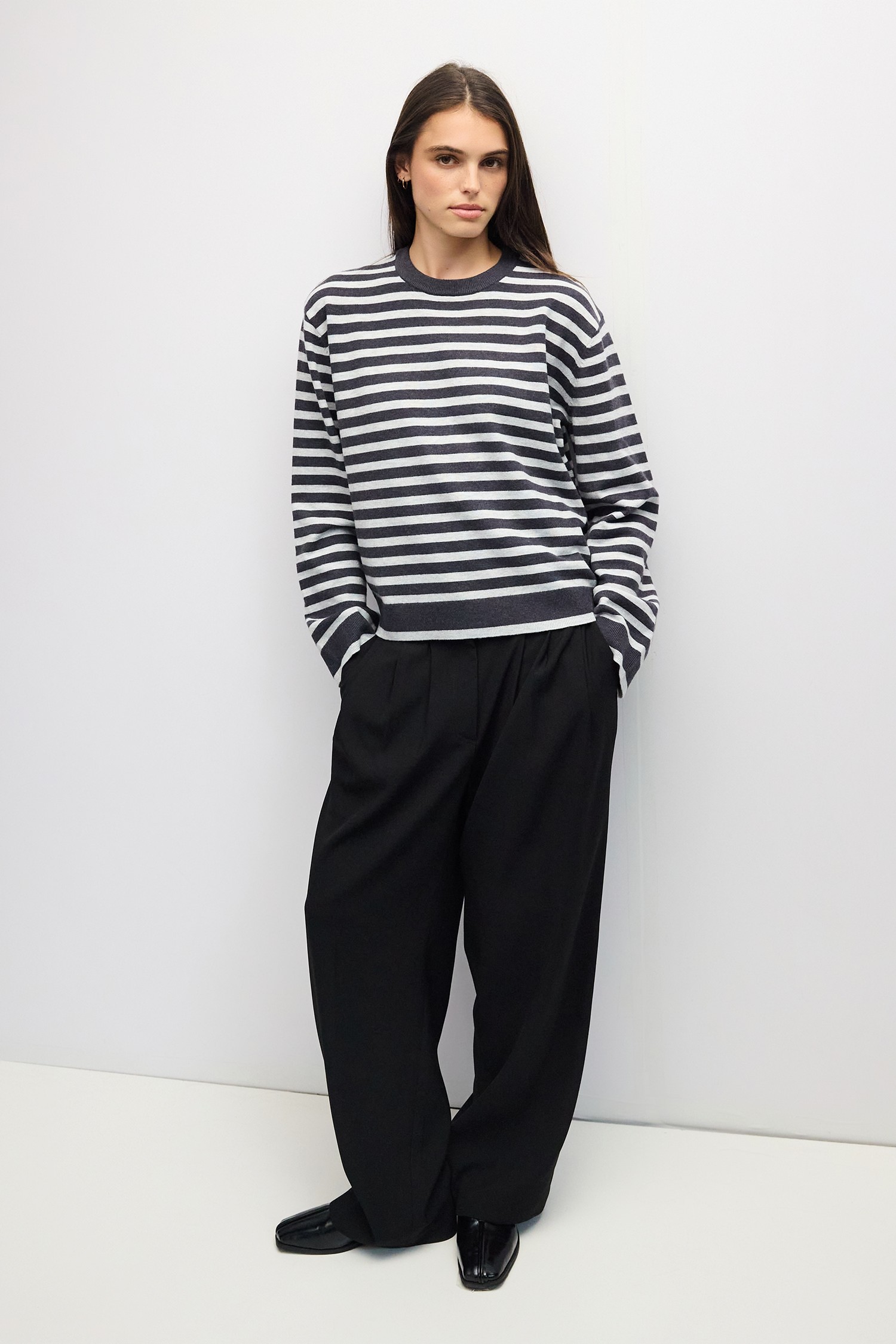 TR3800.-NAVY-H GREY