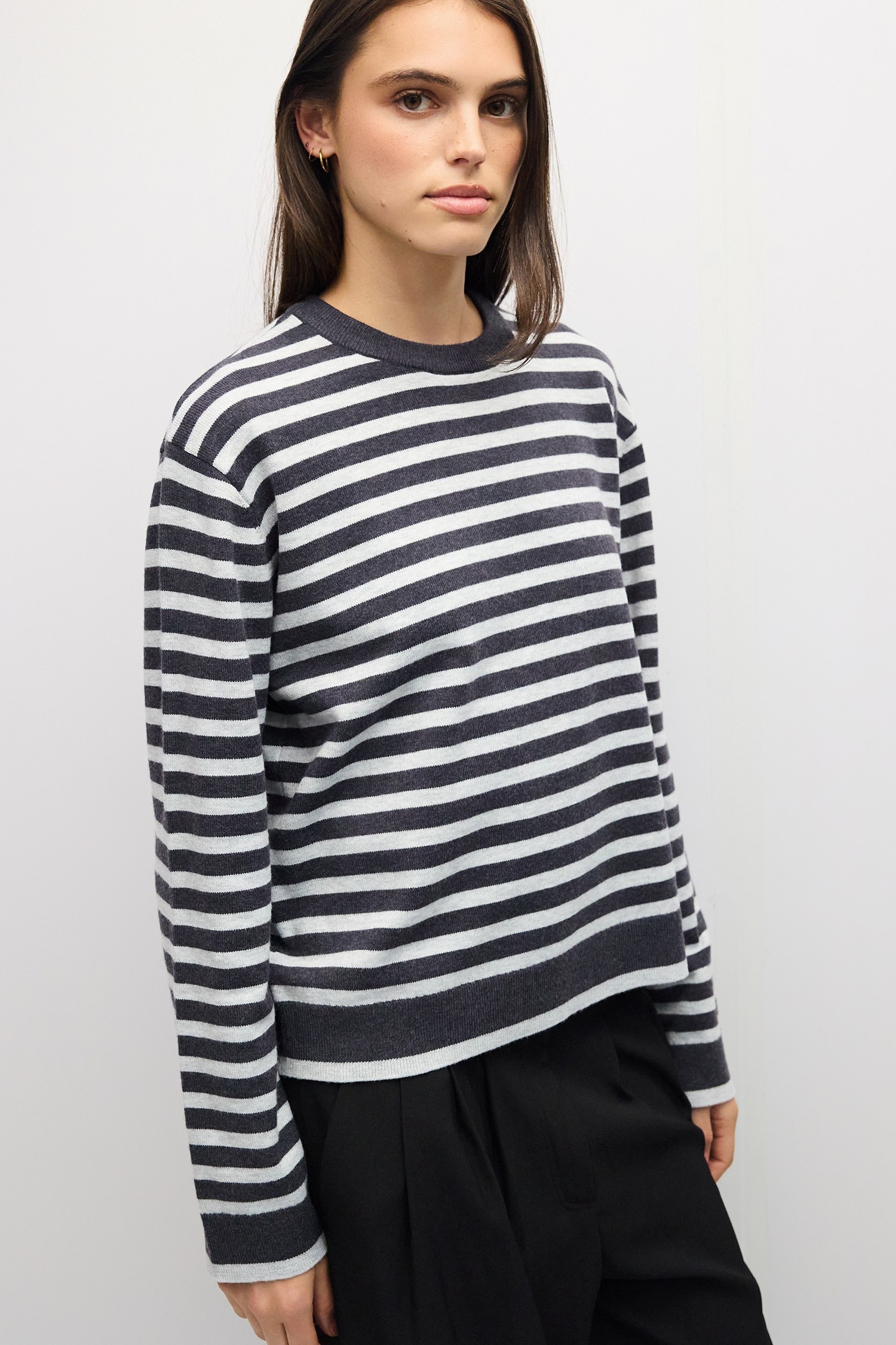 TR3800.-NAVY-H GREY