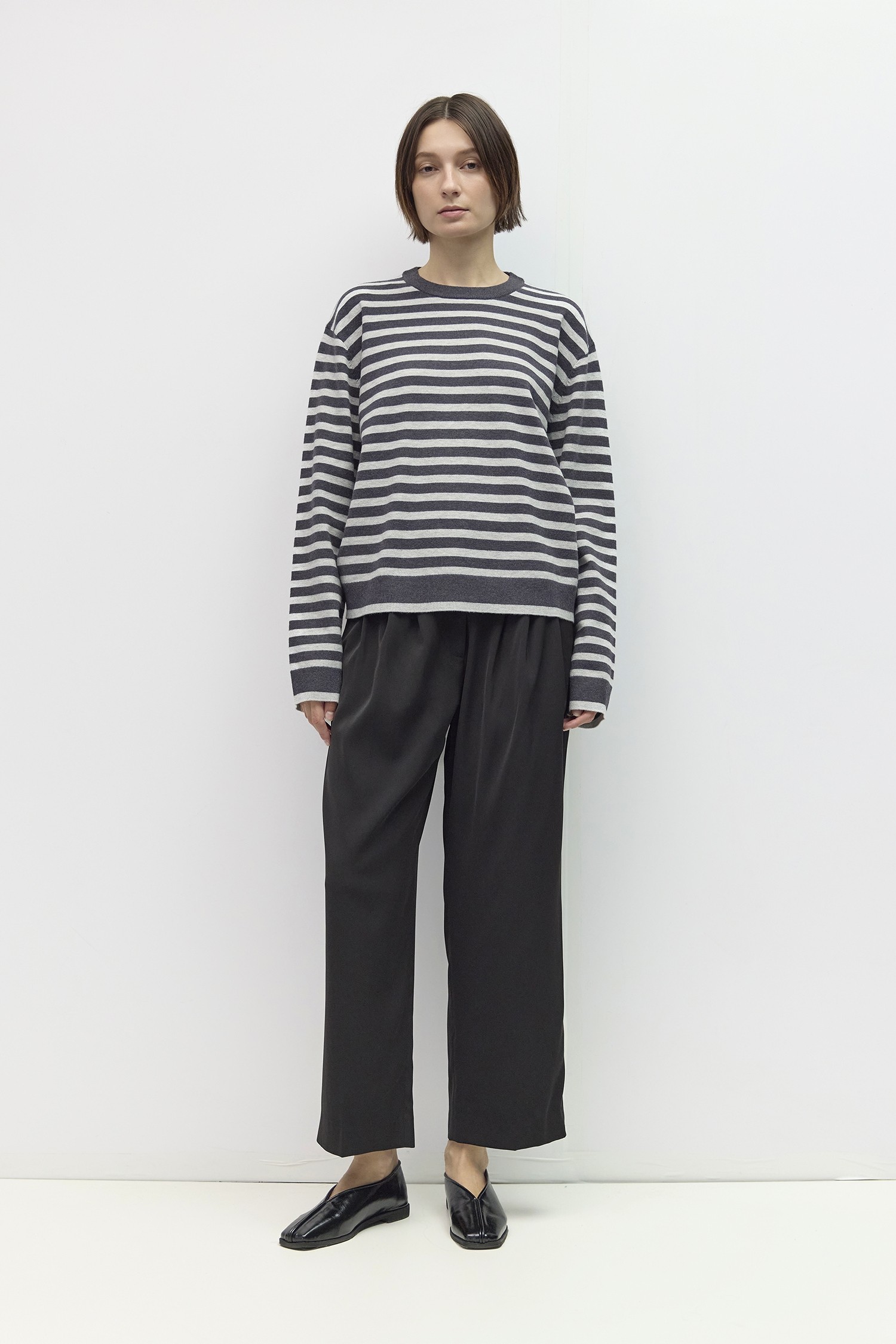 TR3800.-NAVY-H GREY