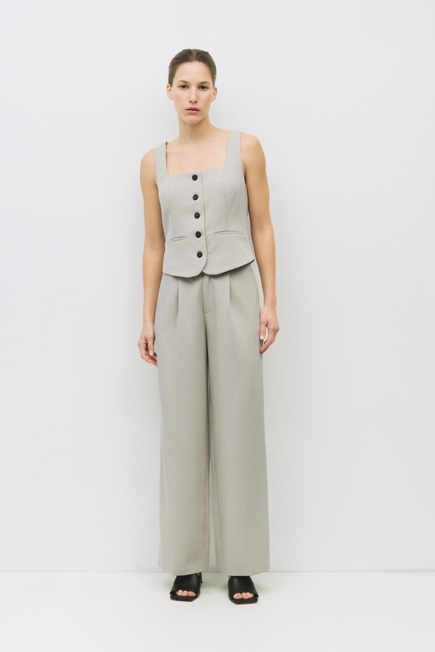 TR3904.-BEIGE
