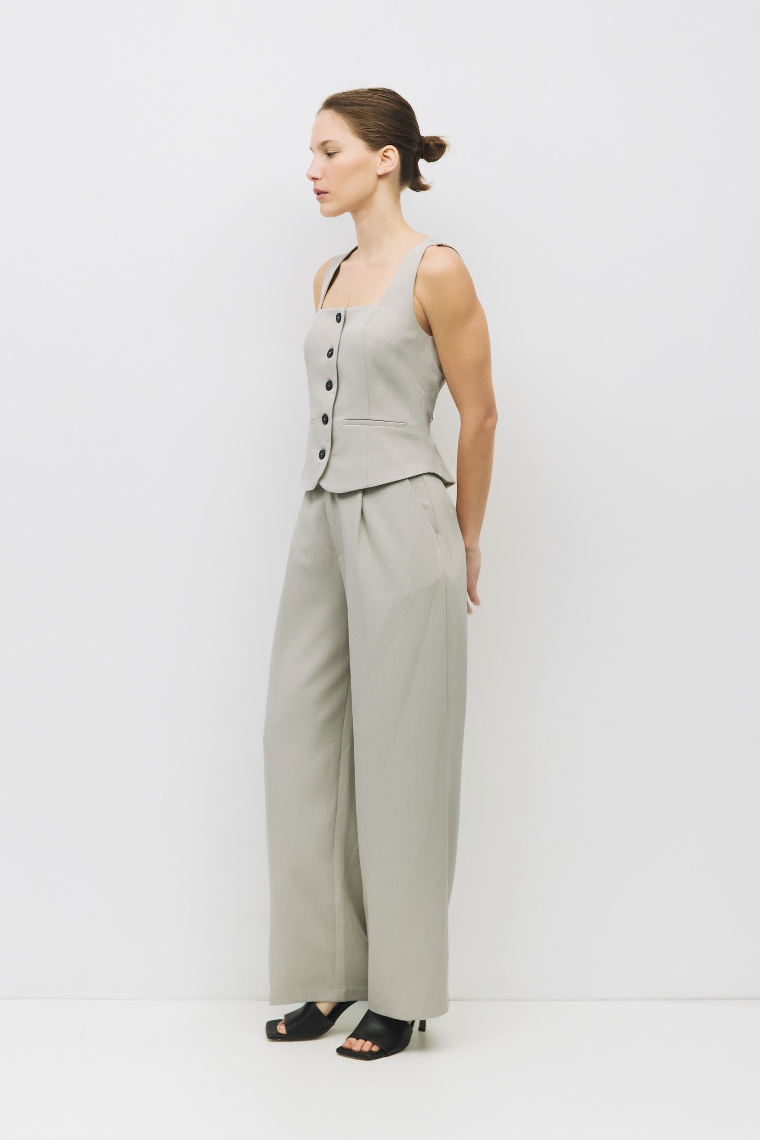 TR3904.-BEIGE