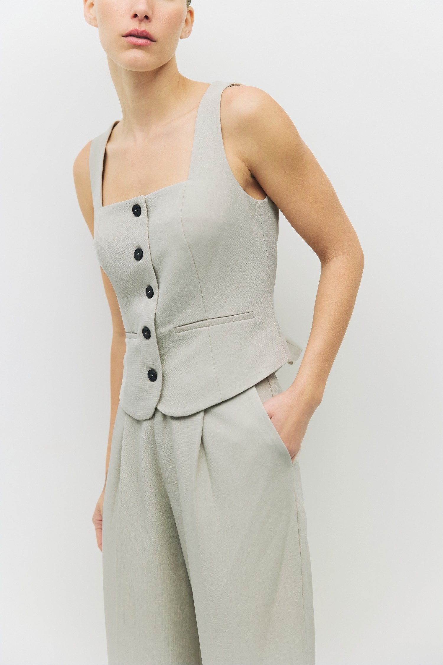 TR3904.-BEIGE