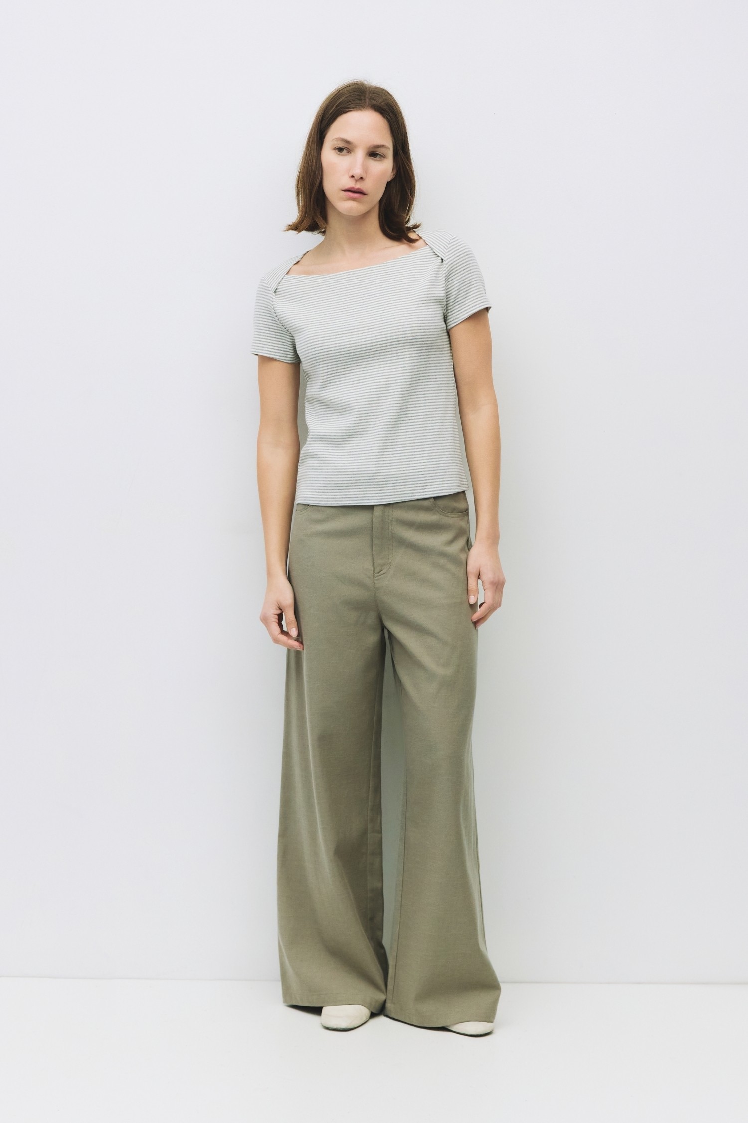 TR3932.-GREY-WHITE