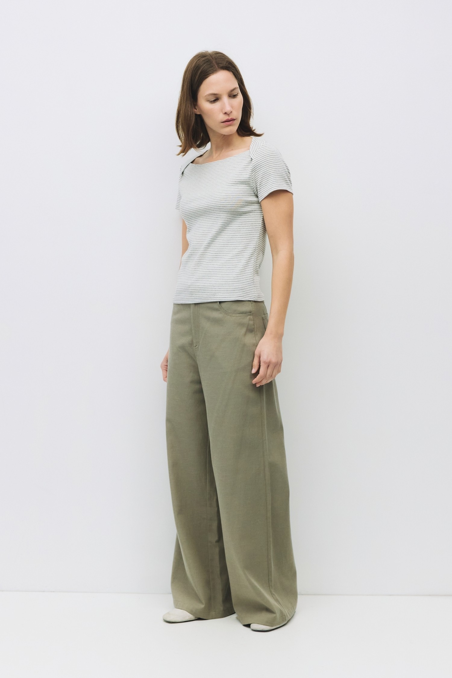 TR3932.-GREY-WHITE