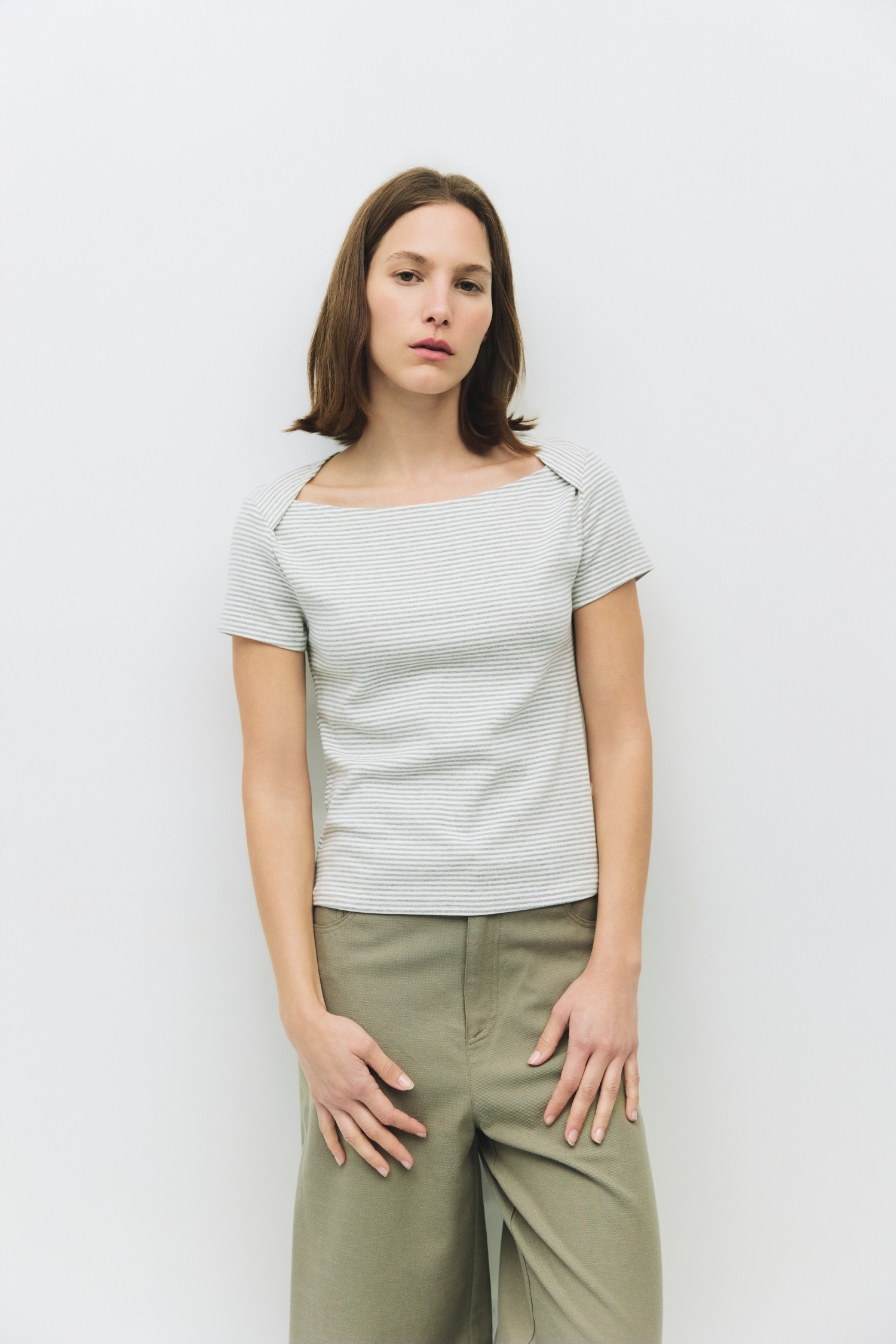 TR3932.-GREY-WHITE