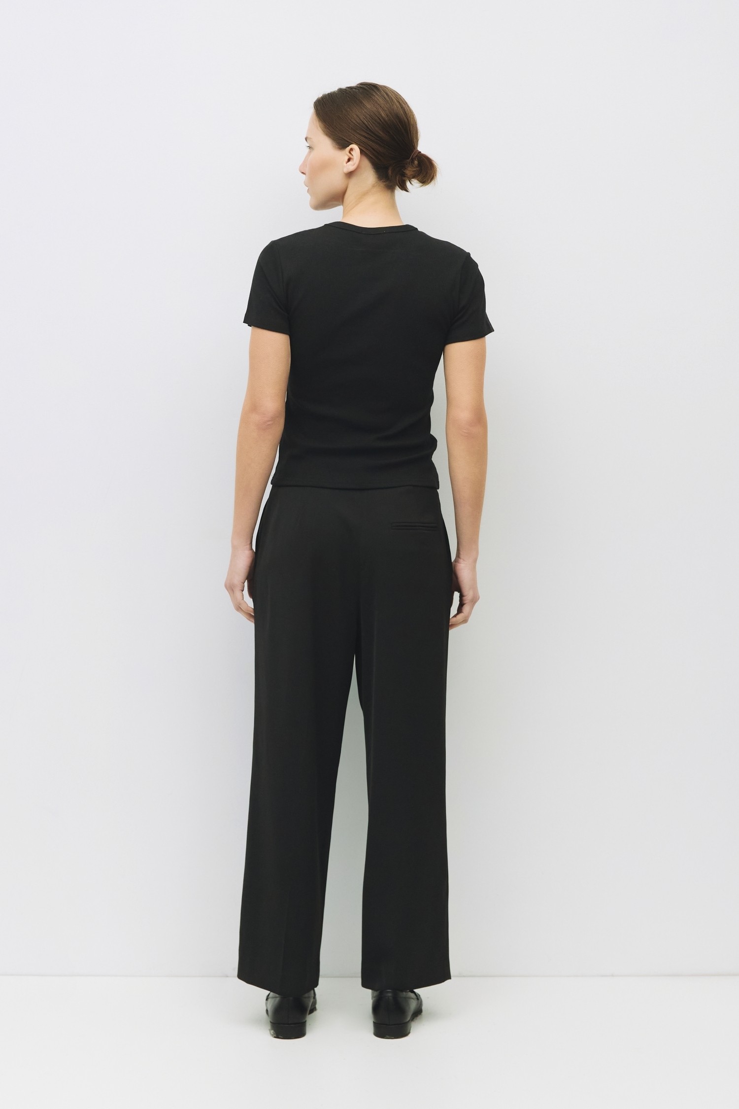 TR3942.-BLACK