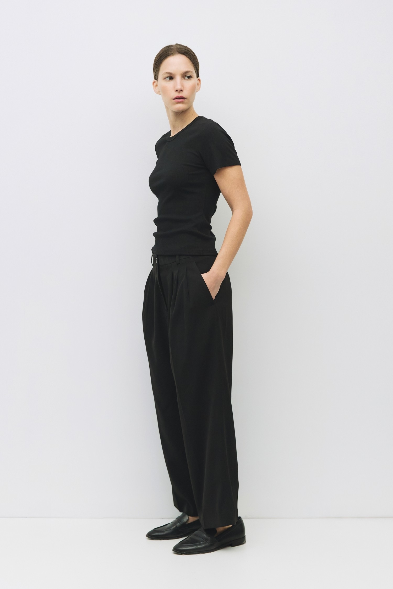 TR3942.-BLACK