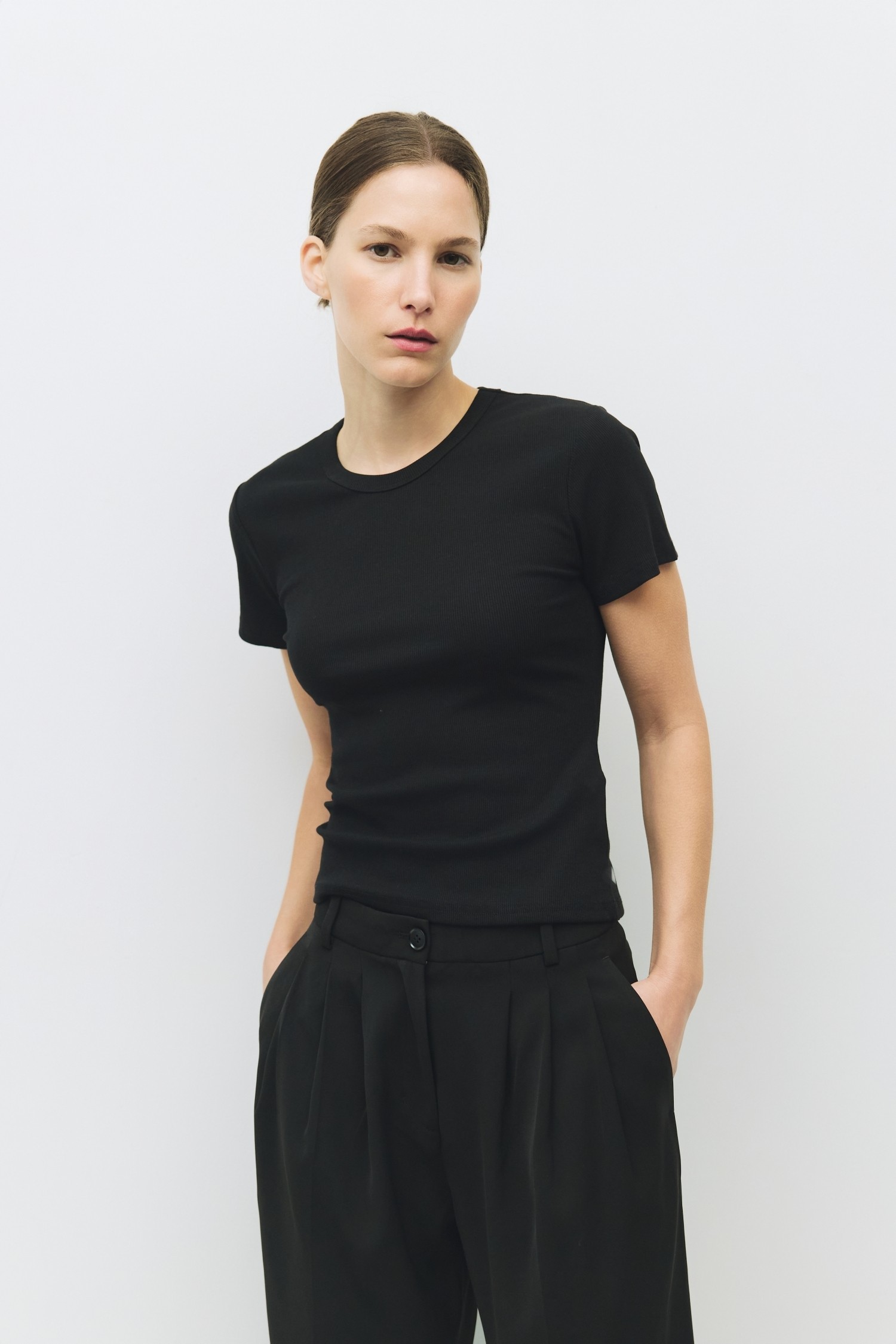 TR3942.-BLACK